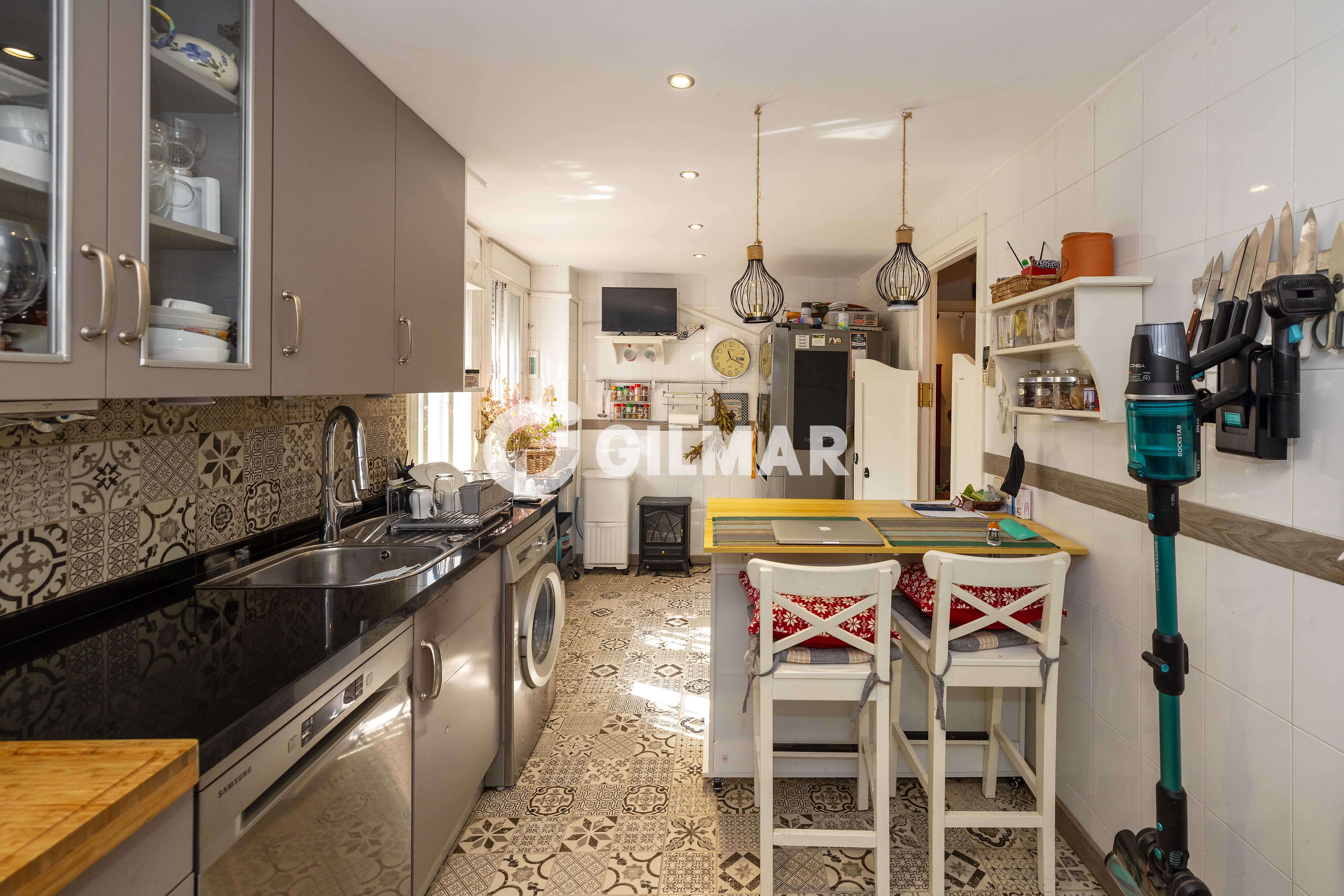 Photo of Semi-detached house