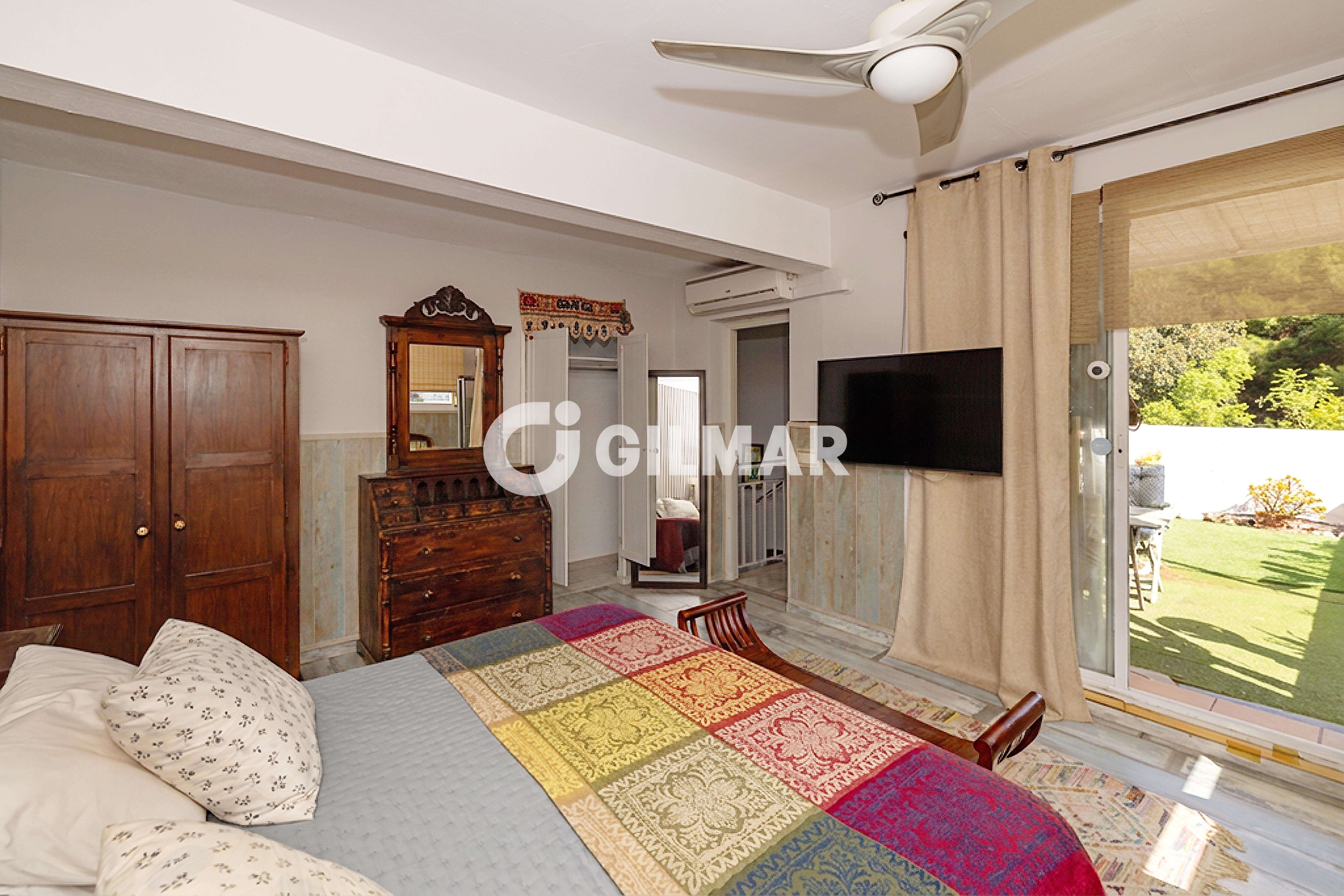 Photo of Semi-detached house
