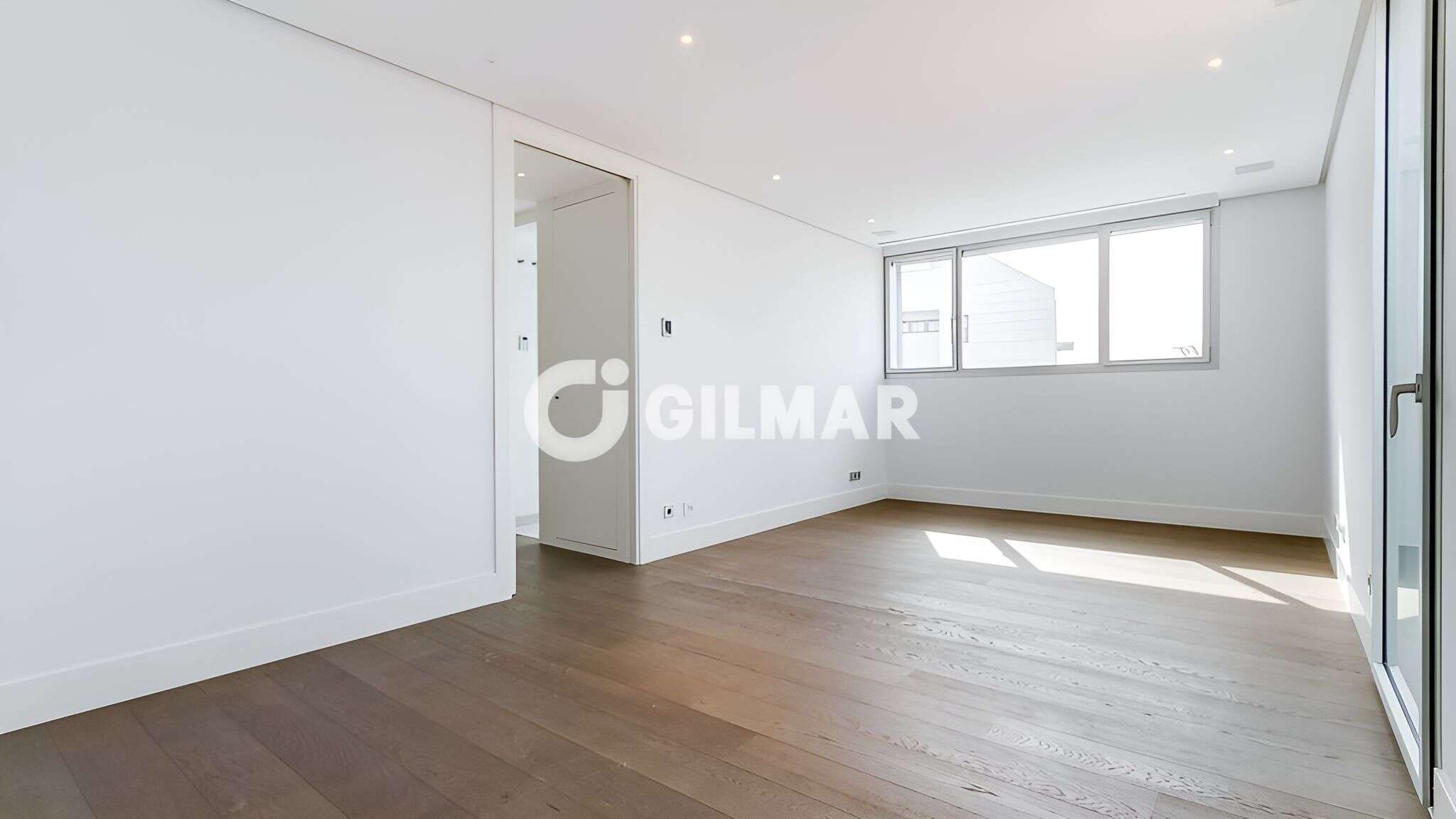 Photo of Semi-detached house