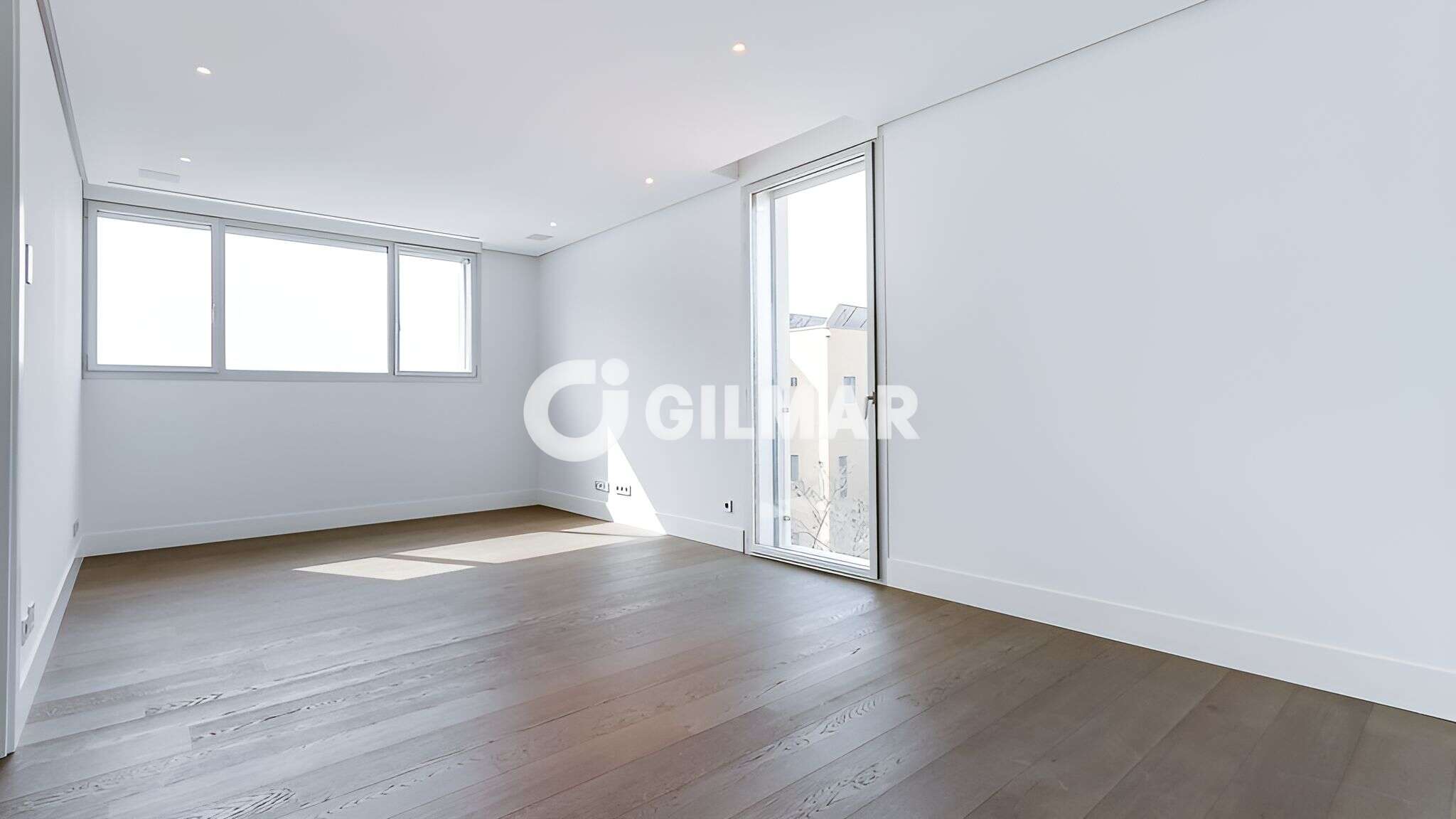 Photo of Semi-detached house