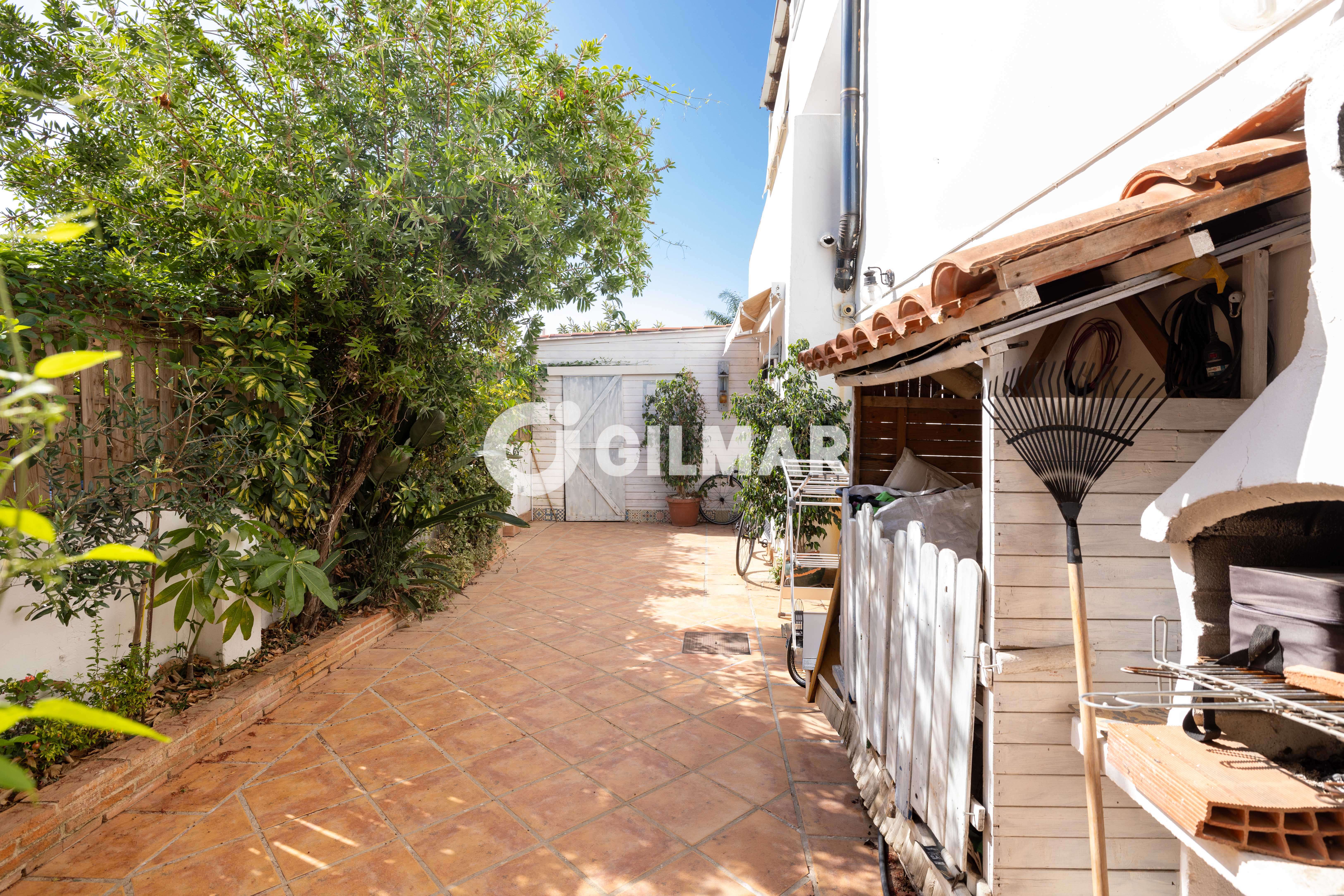 Photo of Semi-detached house