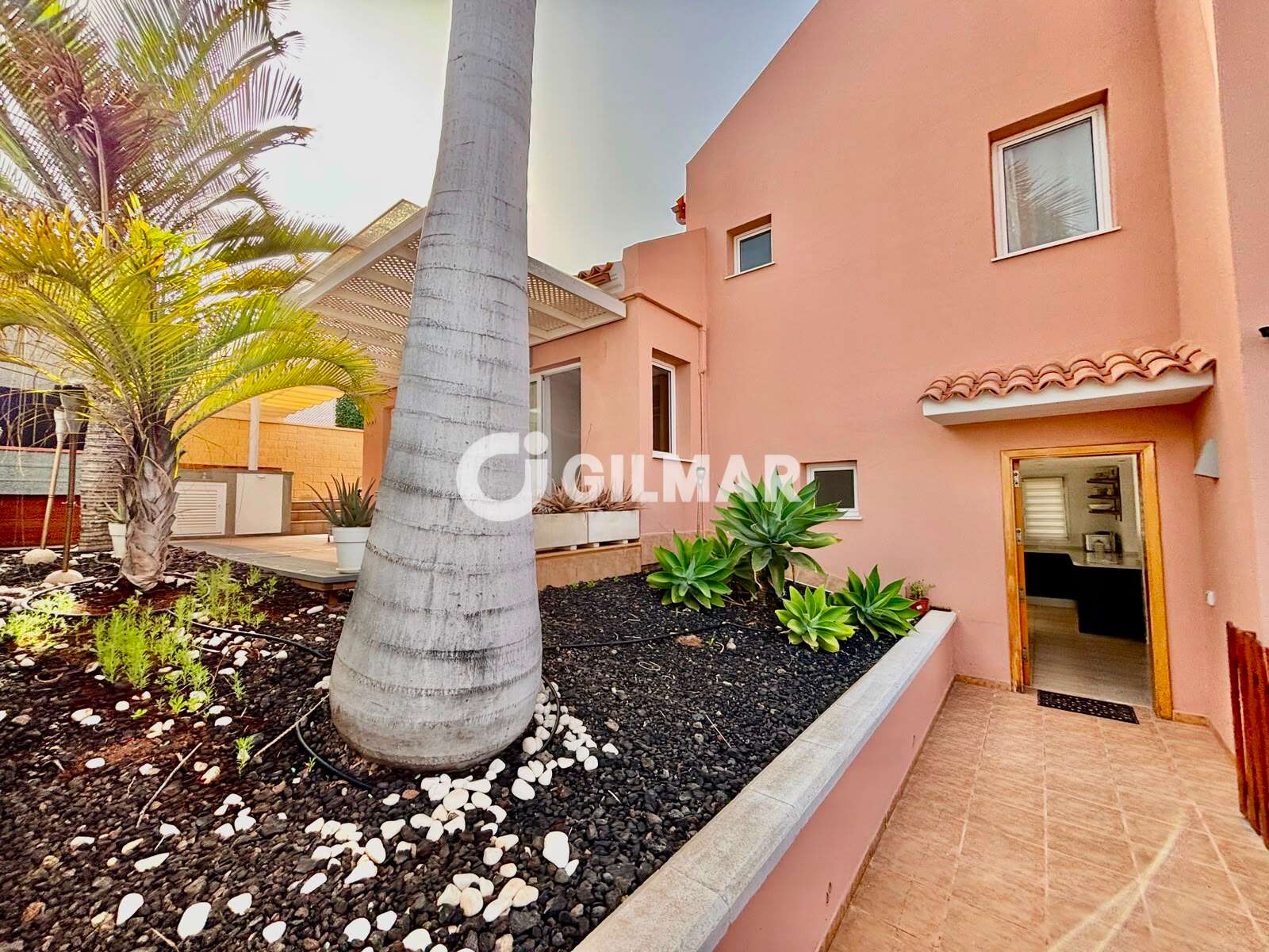 Photo of Semi-detached house