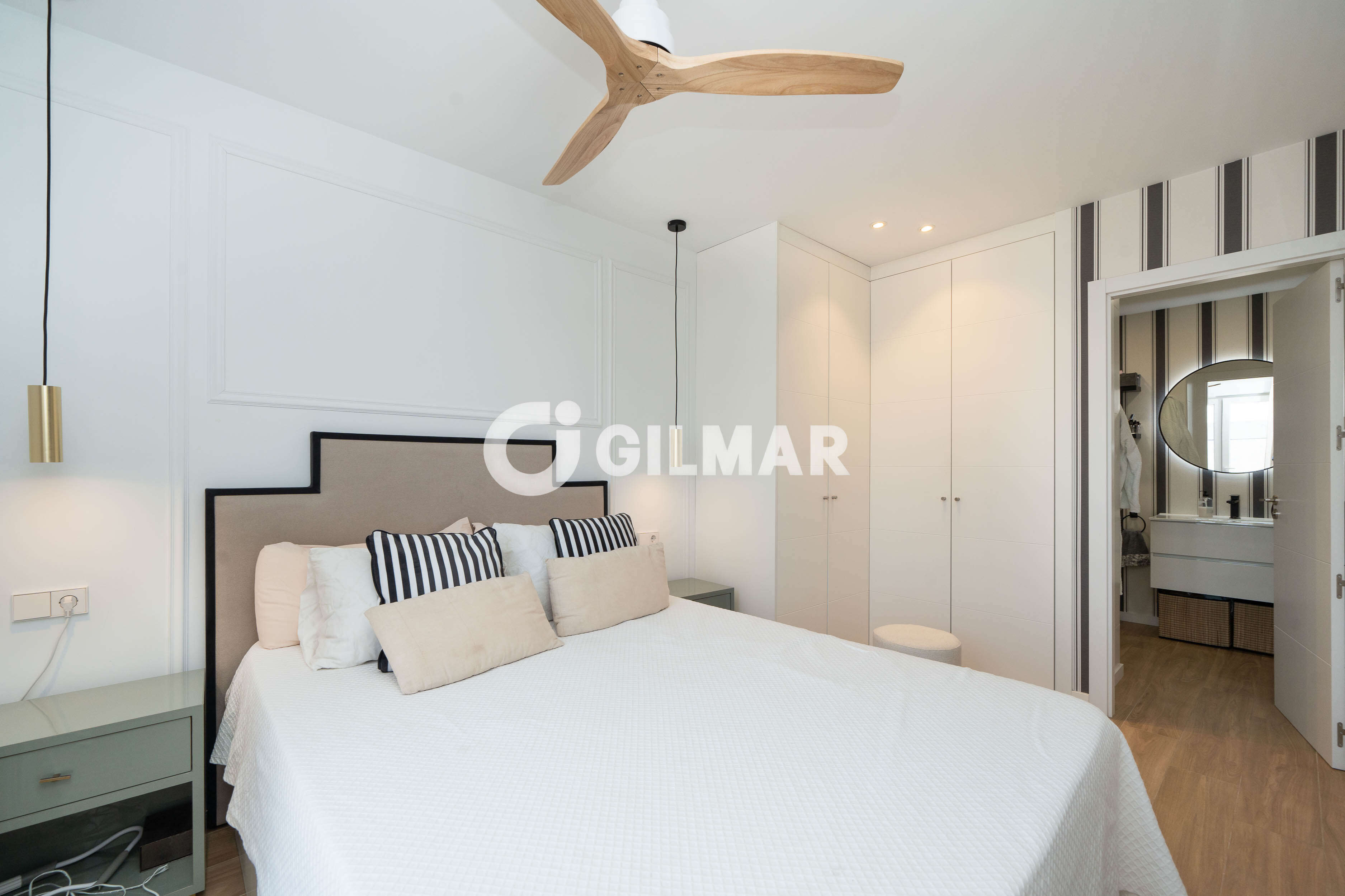 Photo of Semi-detached house