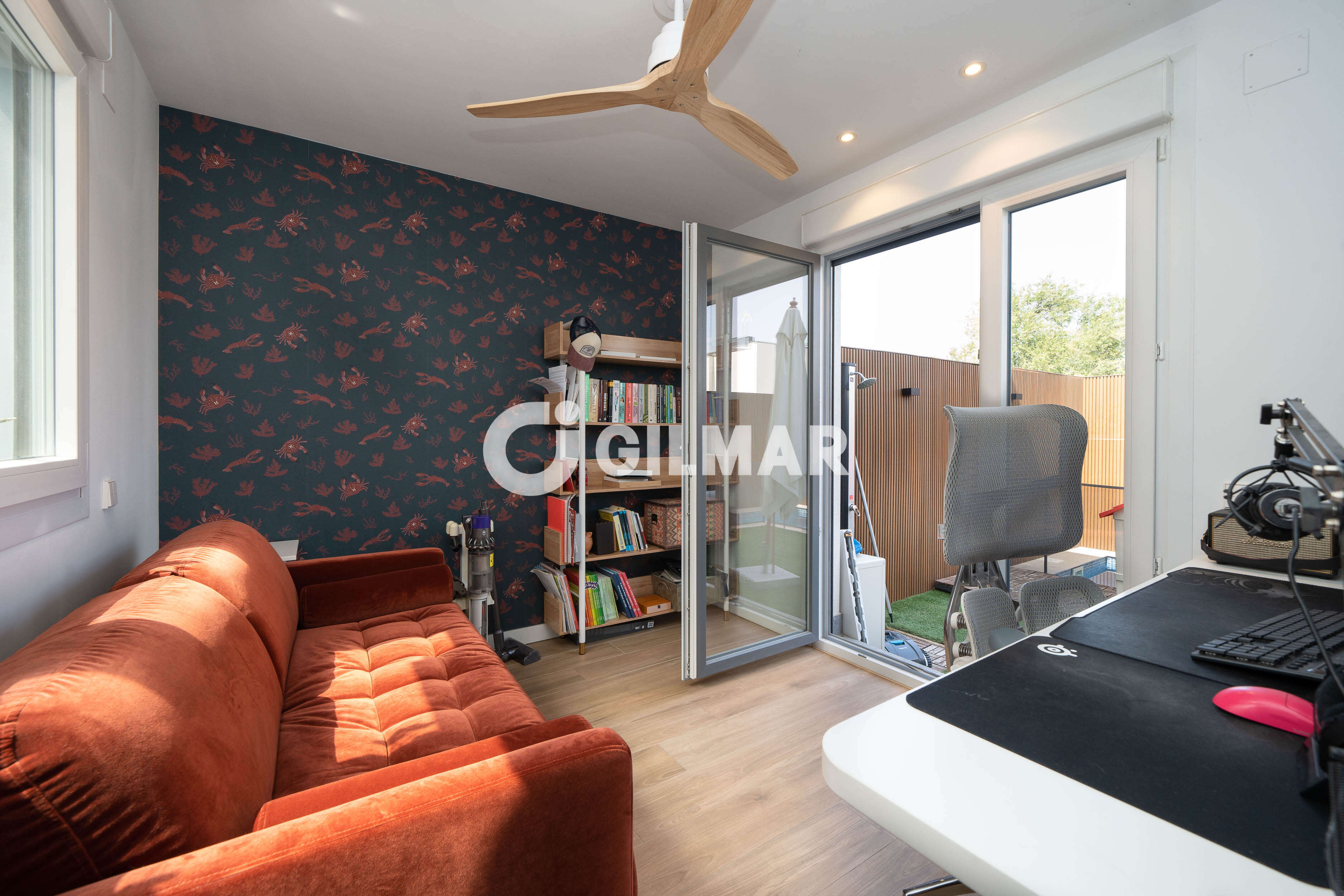 Photo of Semi-detached house