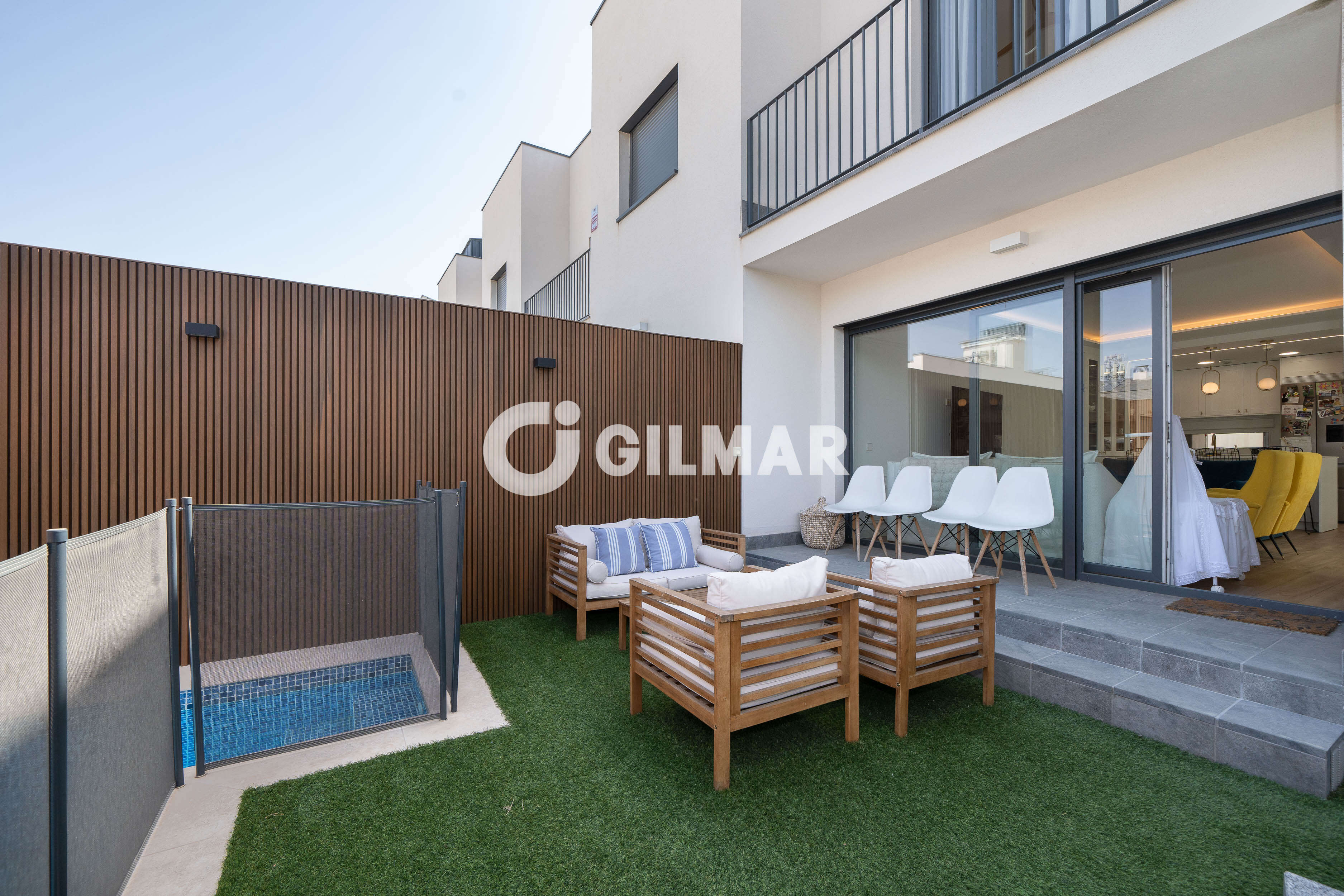 Photo of Semi-detached house