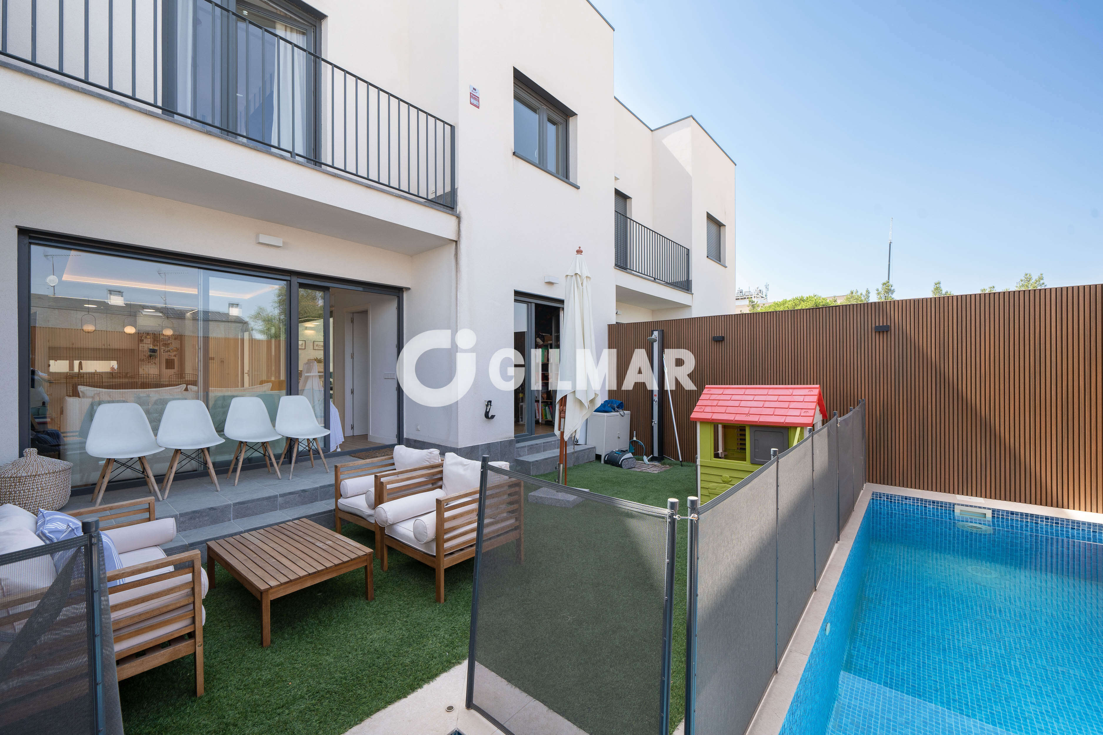 Photo of Semi-detached house