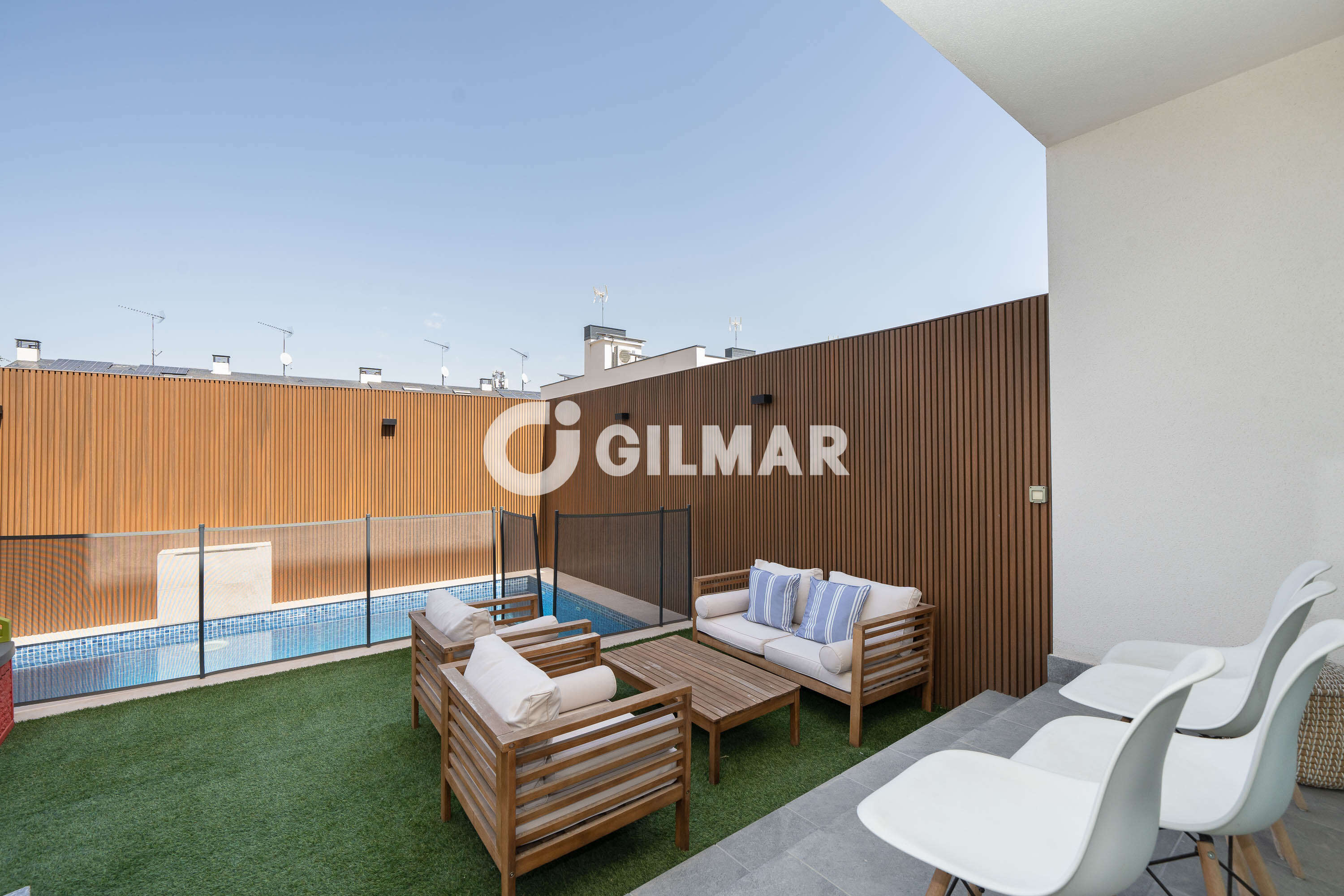 Photo of Semi-detached house