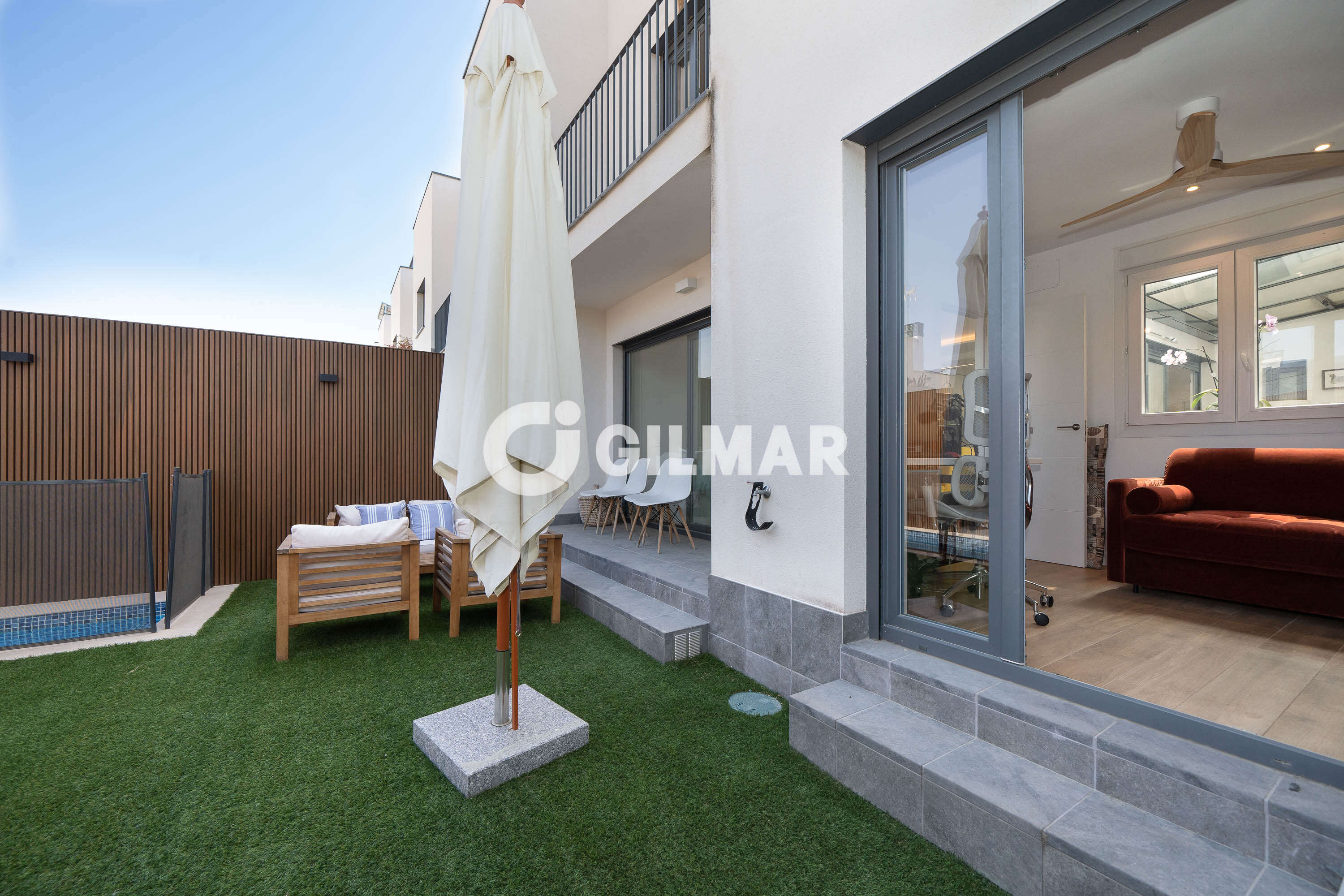 Photo of Semi-detached house