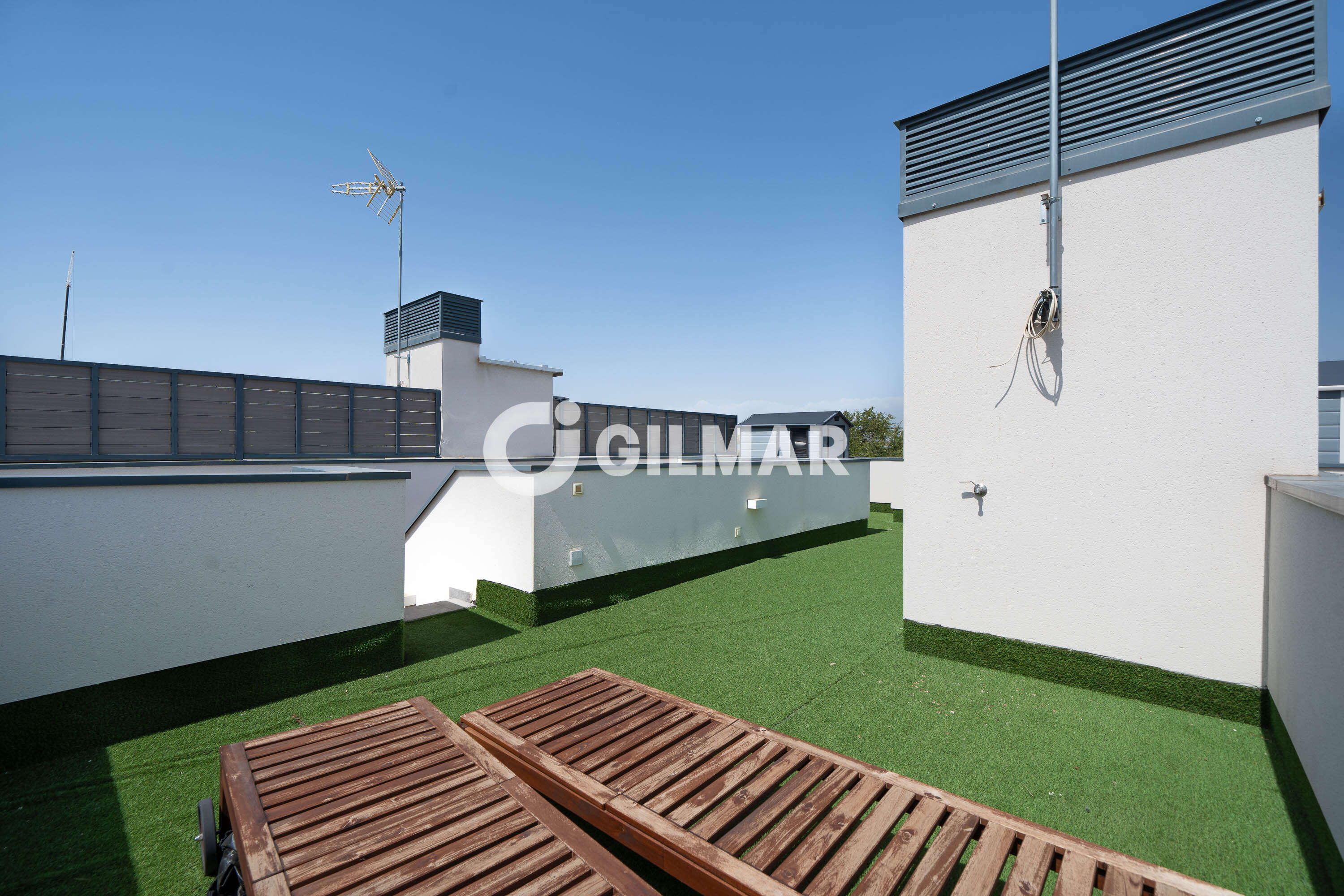 Photo of Semi-detached house