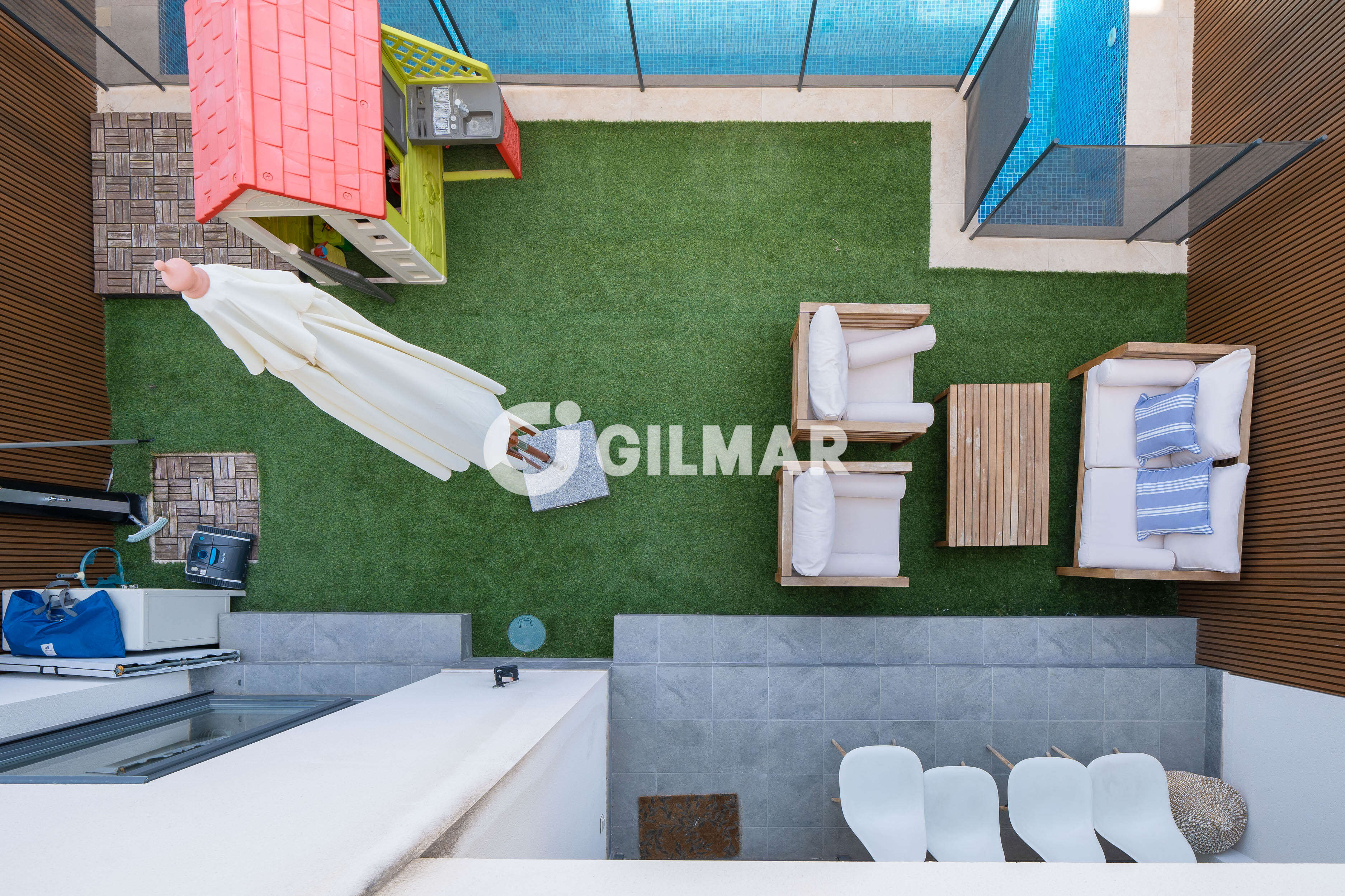 Photo of Semi-detached house