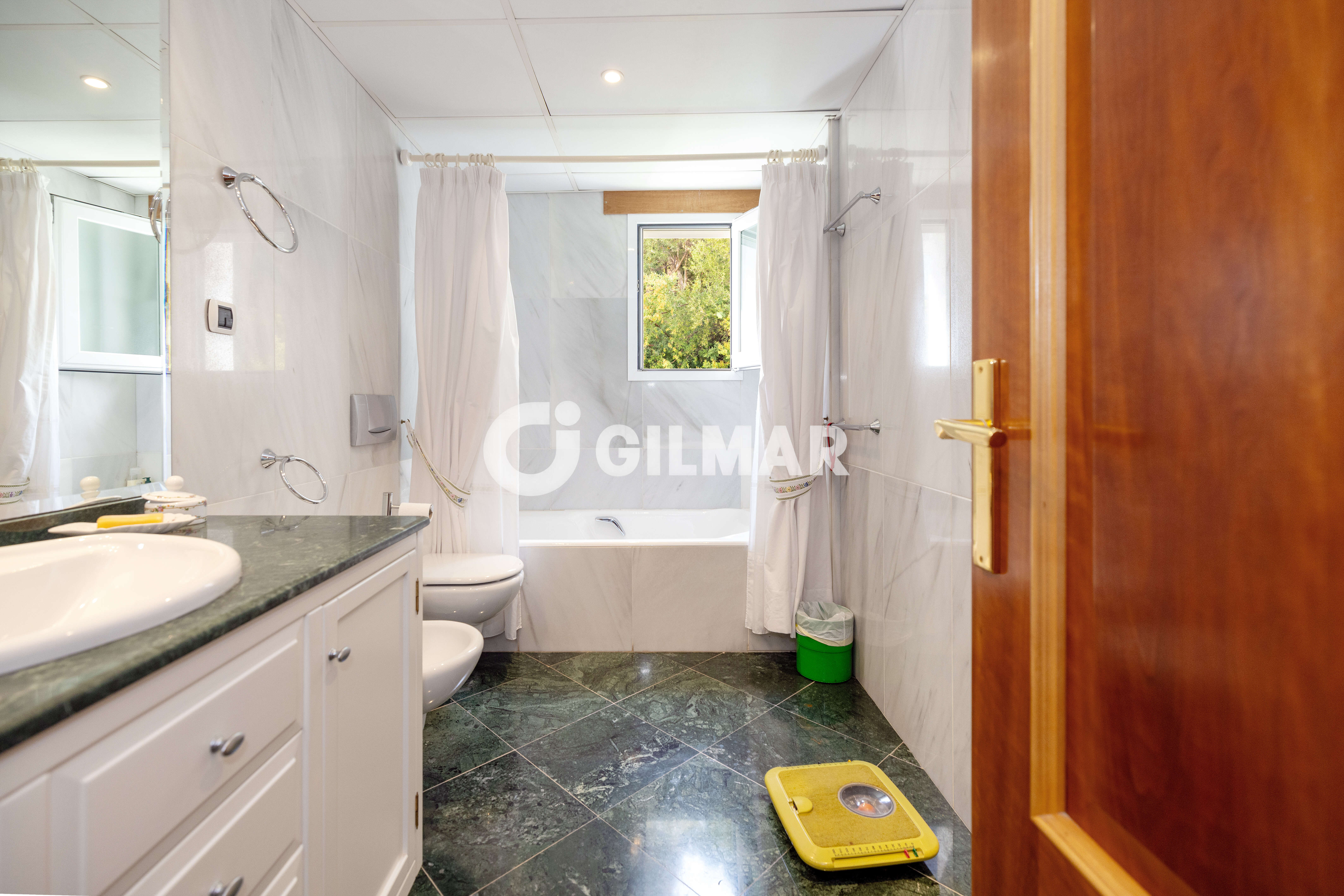 Photo of Semi-detached house
