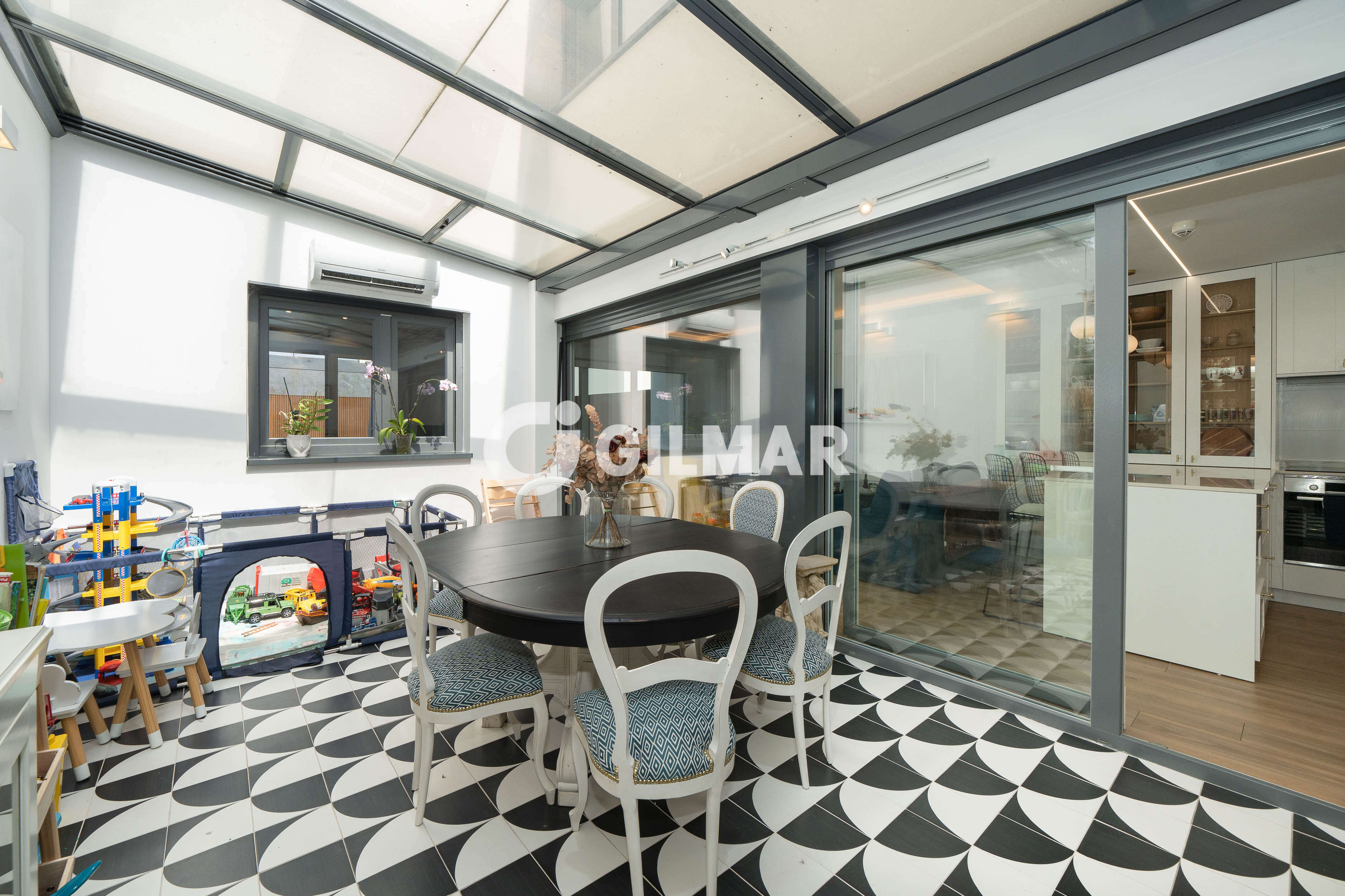 Photo of Semi-detached house