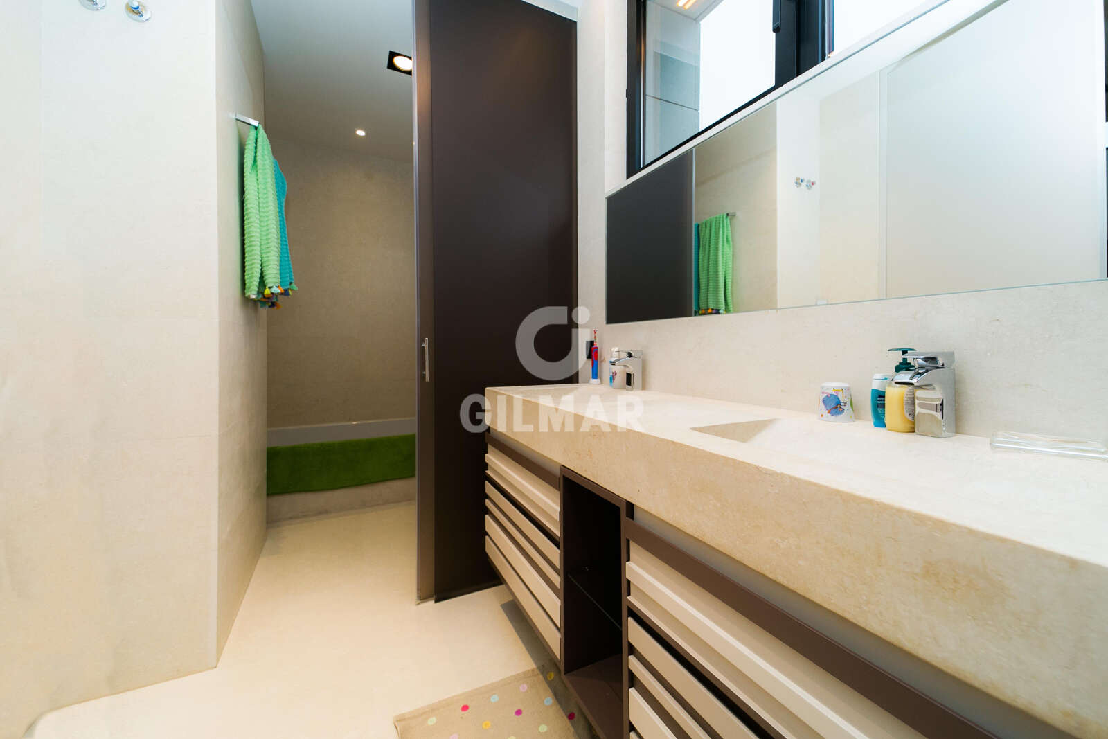 Property slider Gilmar