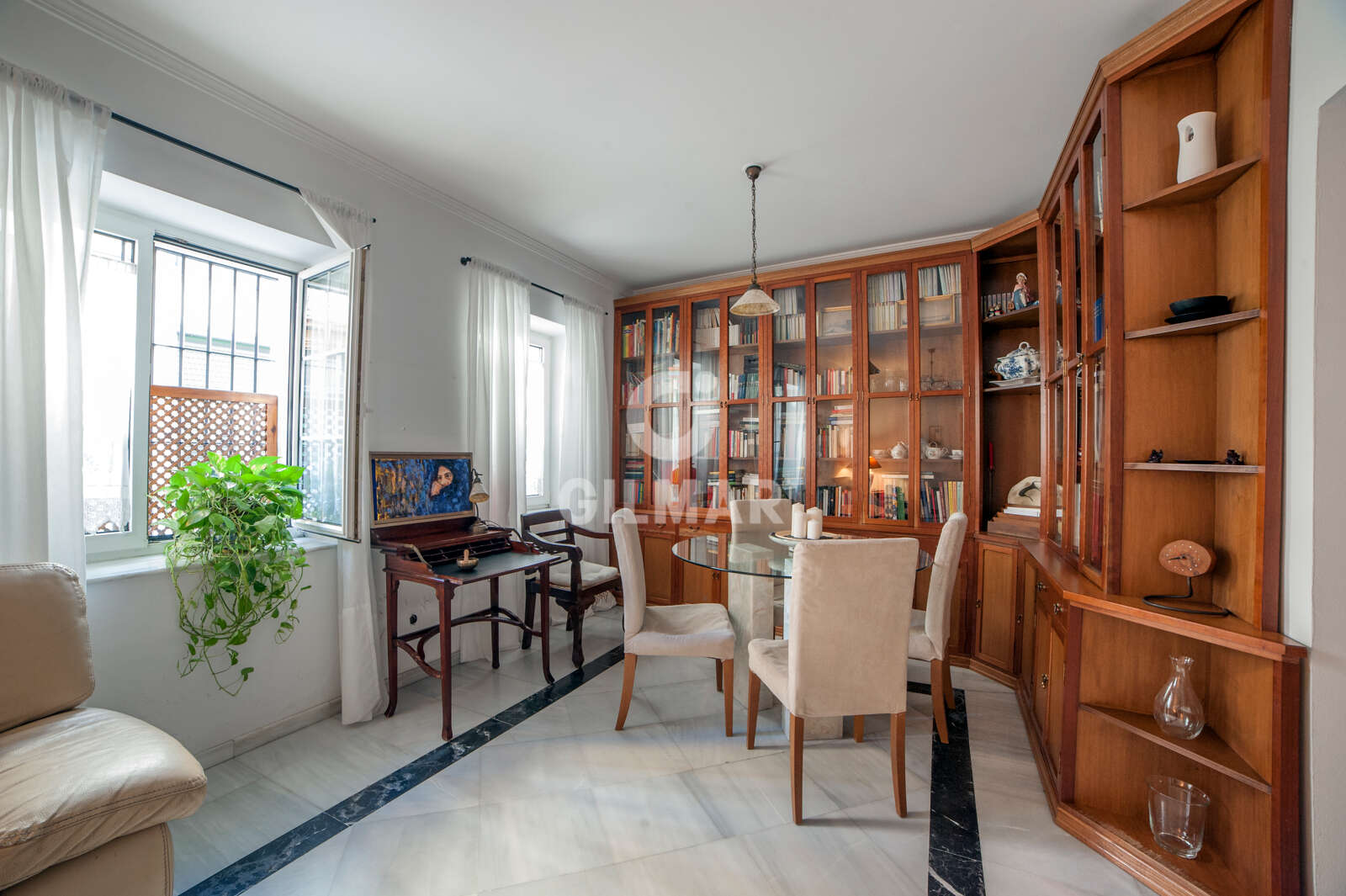 Property slider Gilmar