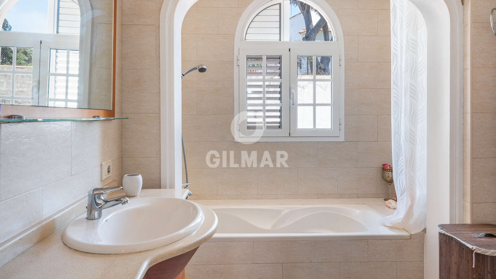 Property slider Gilmar