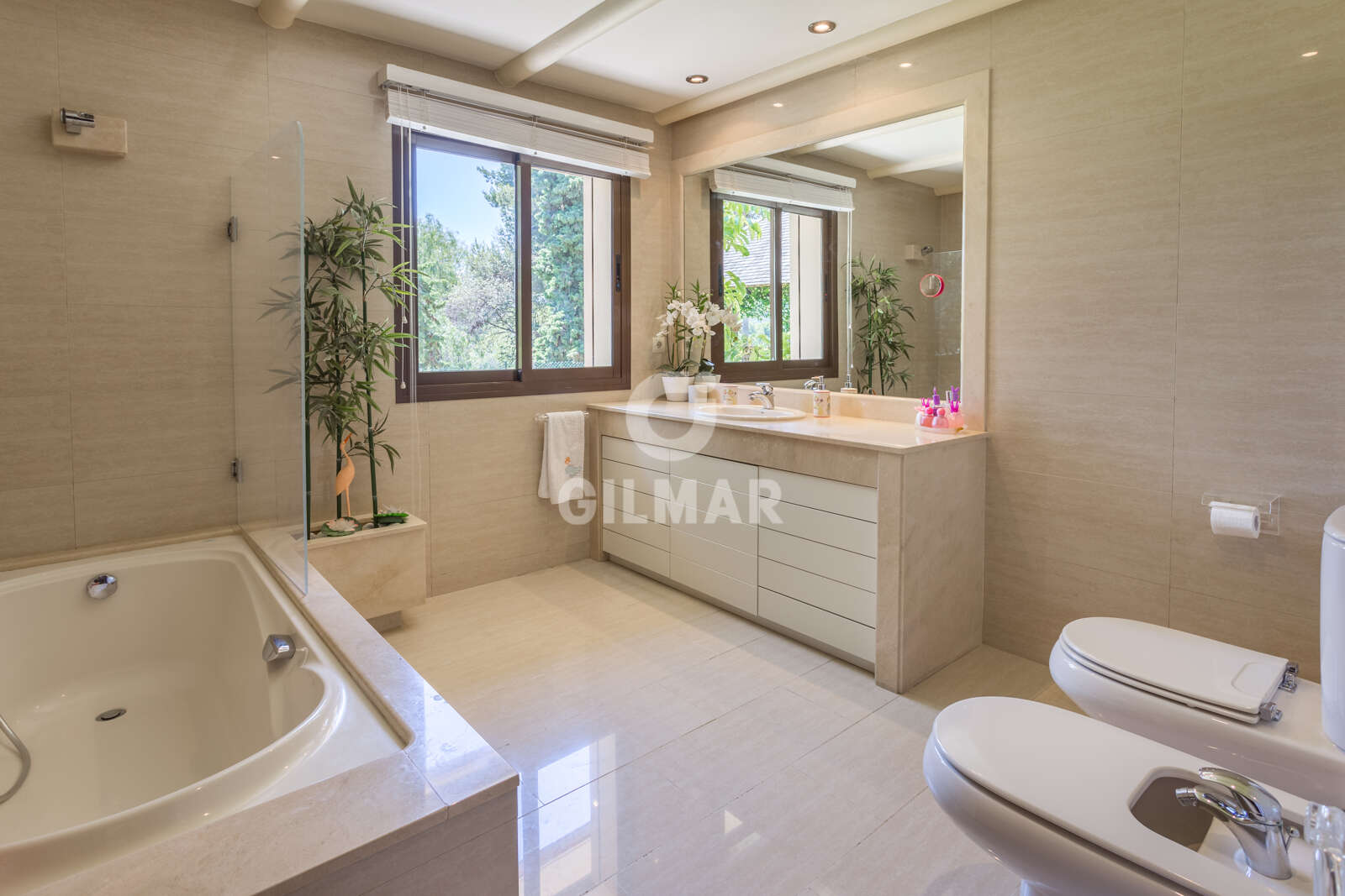 Property slider Gilmar