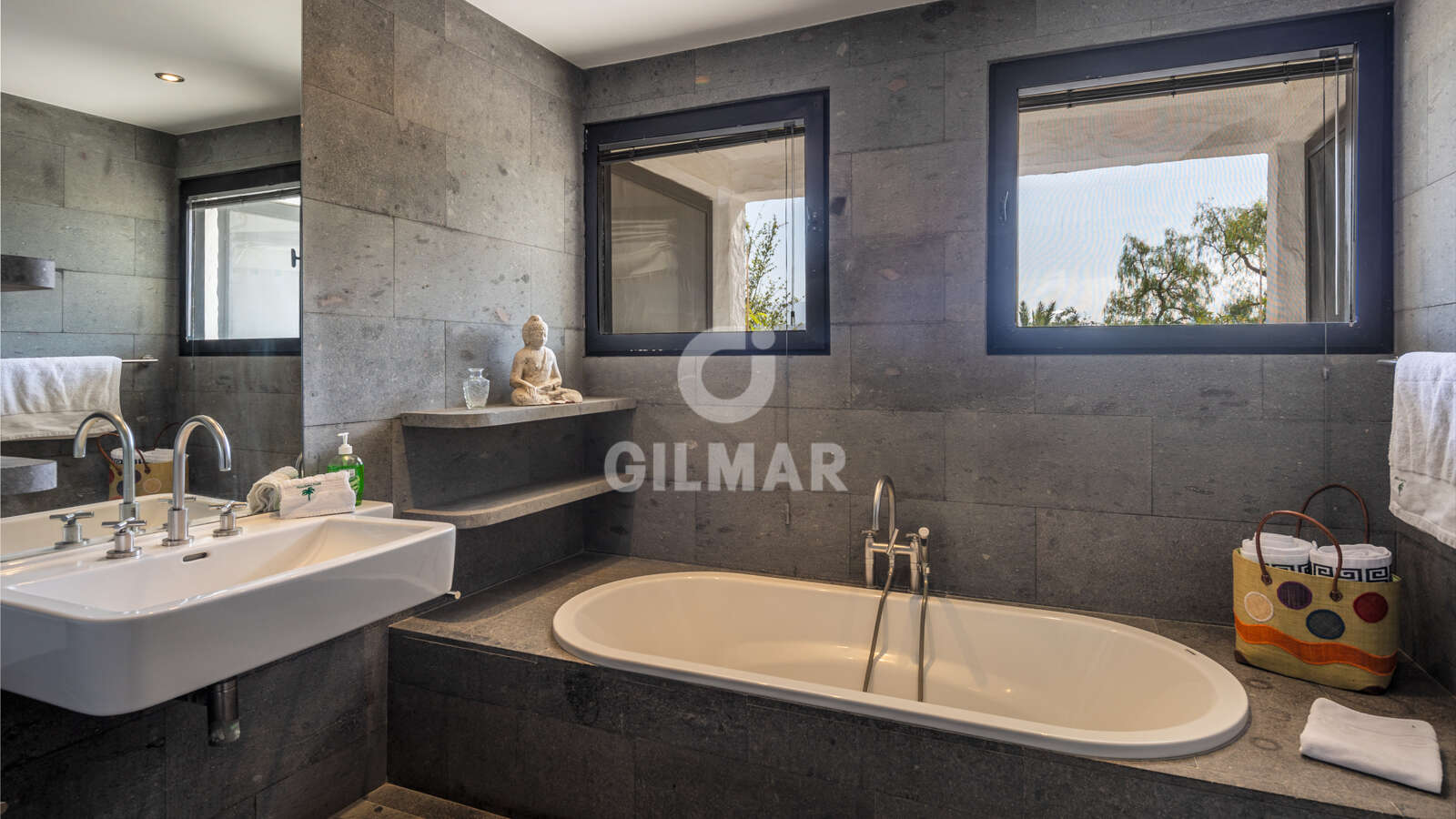 Property slider Gilmar