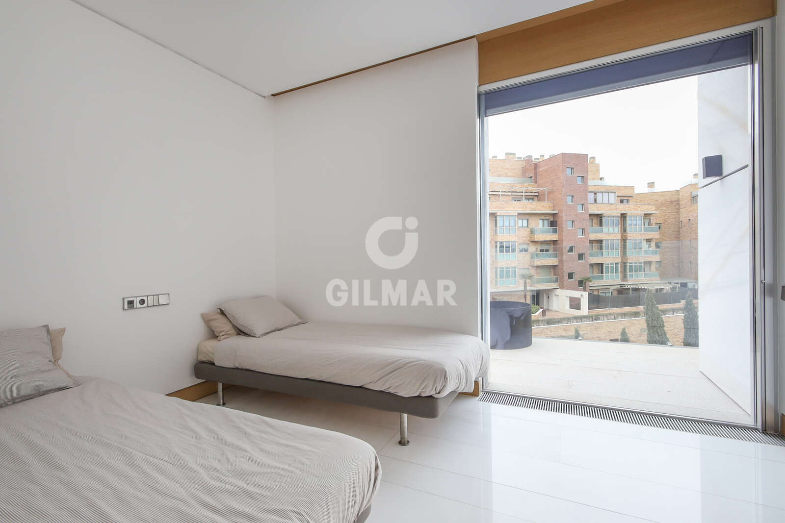 Property slider Gilmar