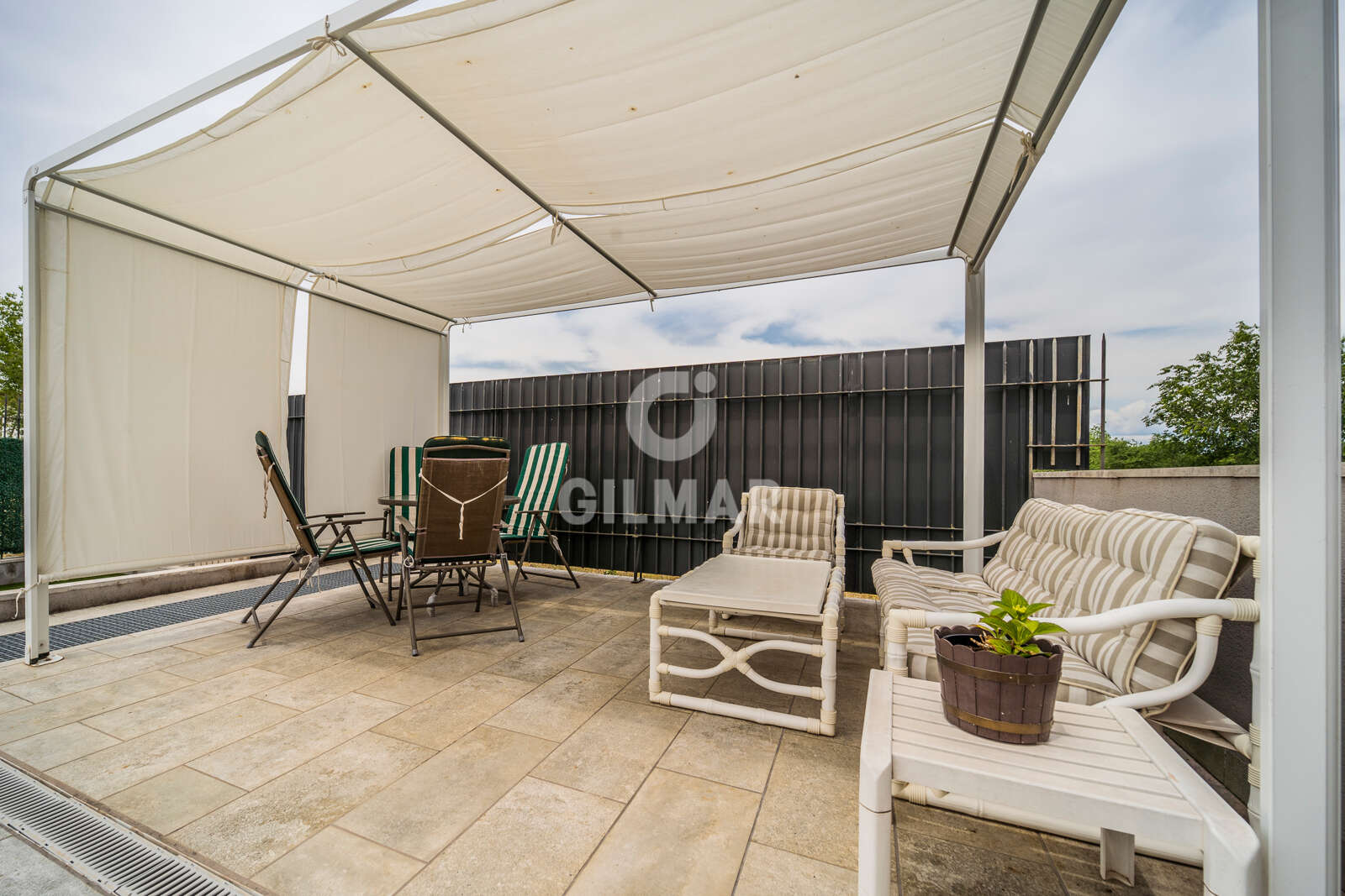 Property slider Gilmar