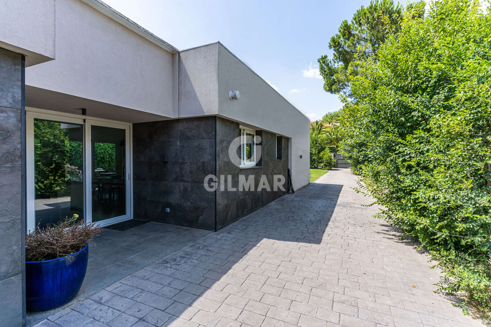 Property slider Gilmar