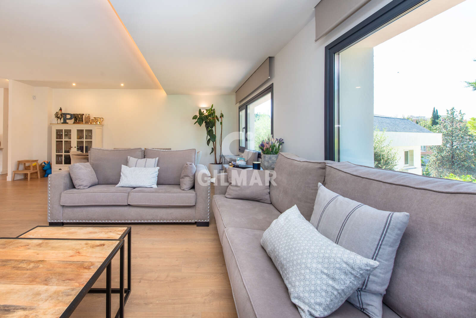 Property slider Gilmar