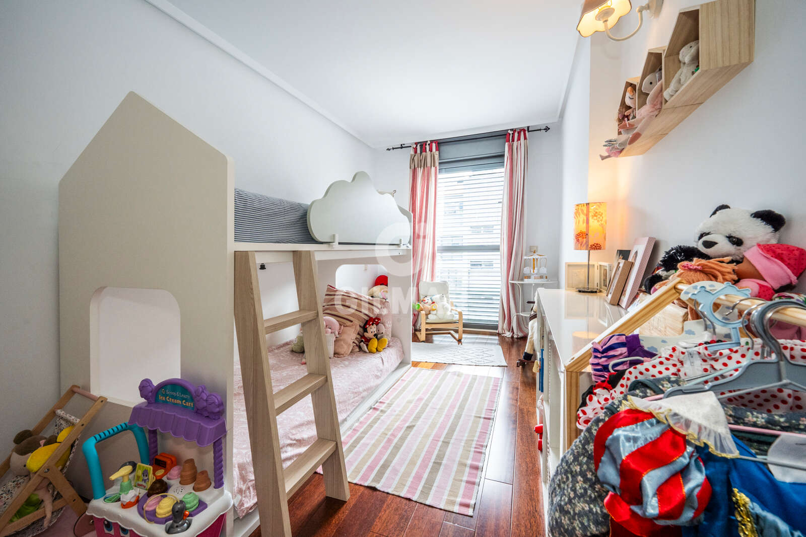 Property slider Gilmar