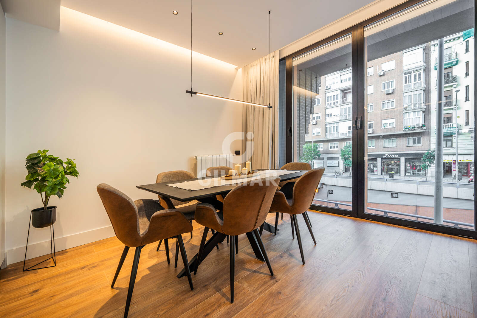 Property slider Gilmar