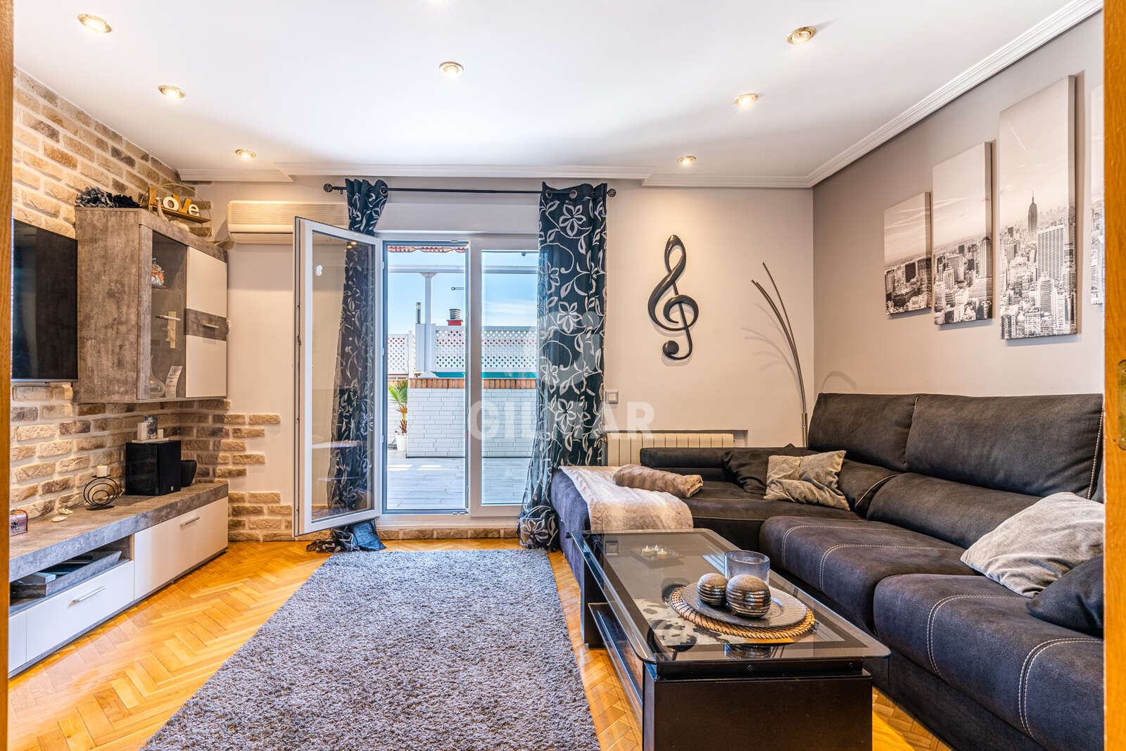 Property slider Gilmar