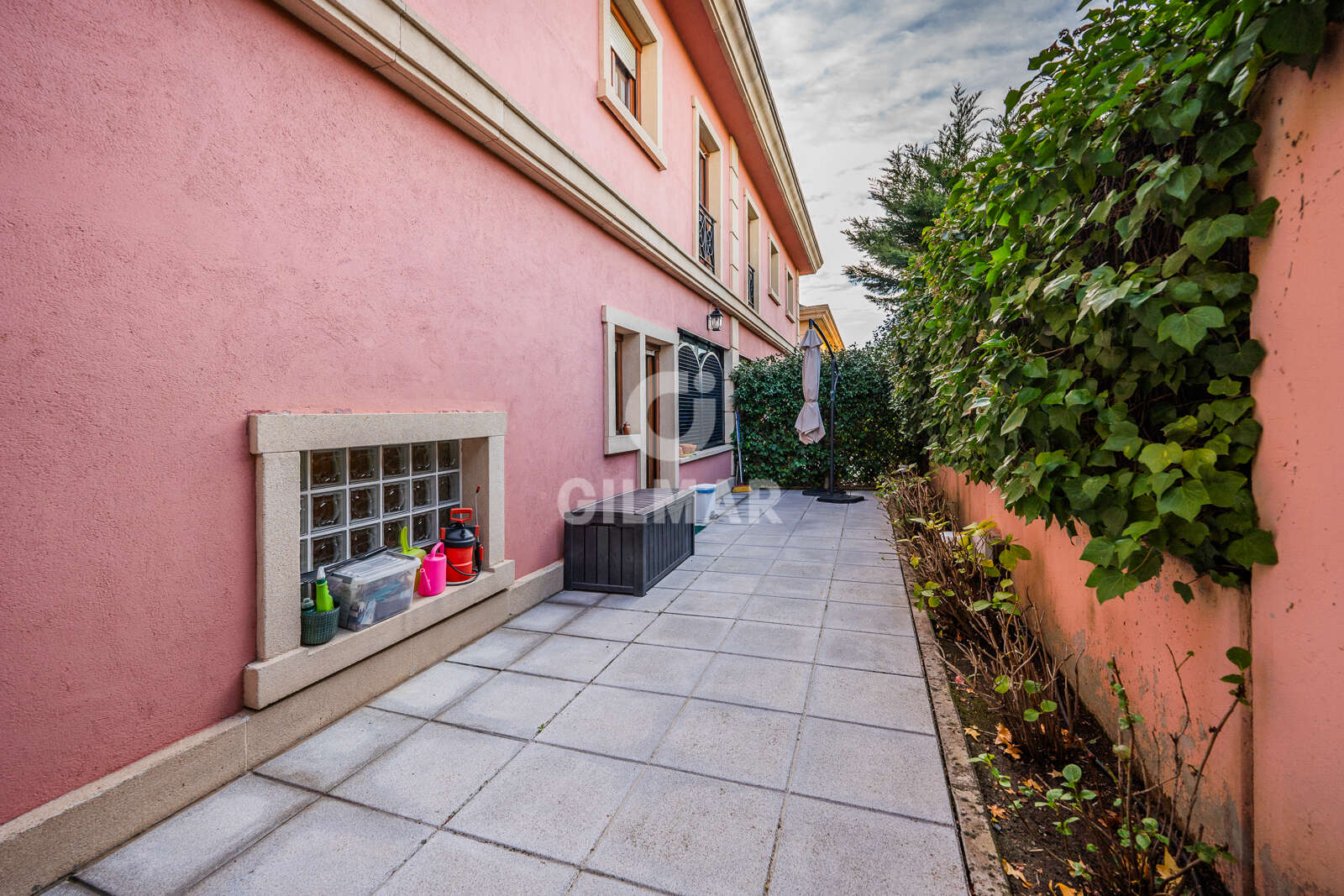 Property slider Gilmar