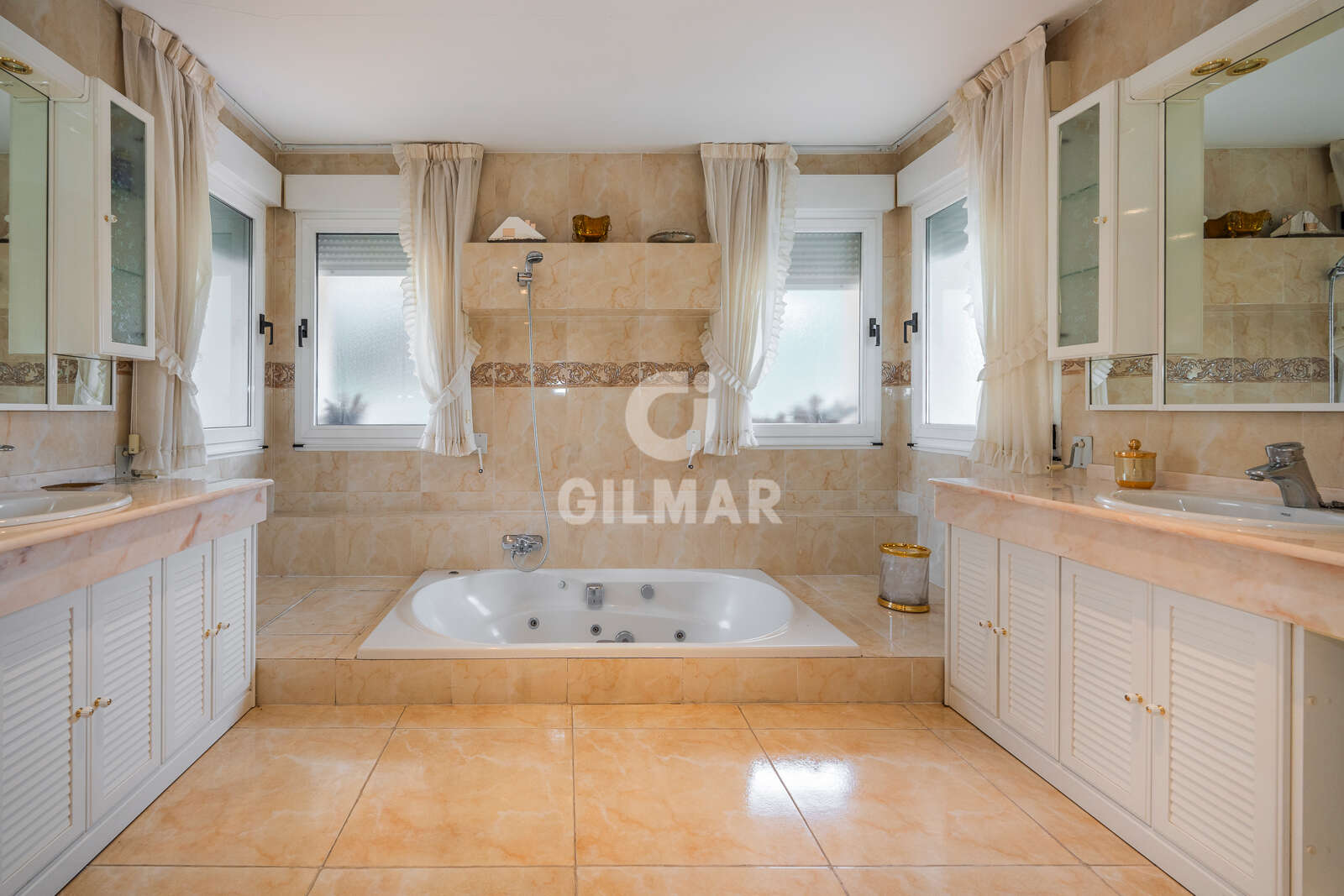 Property slider Gilmar