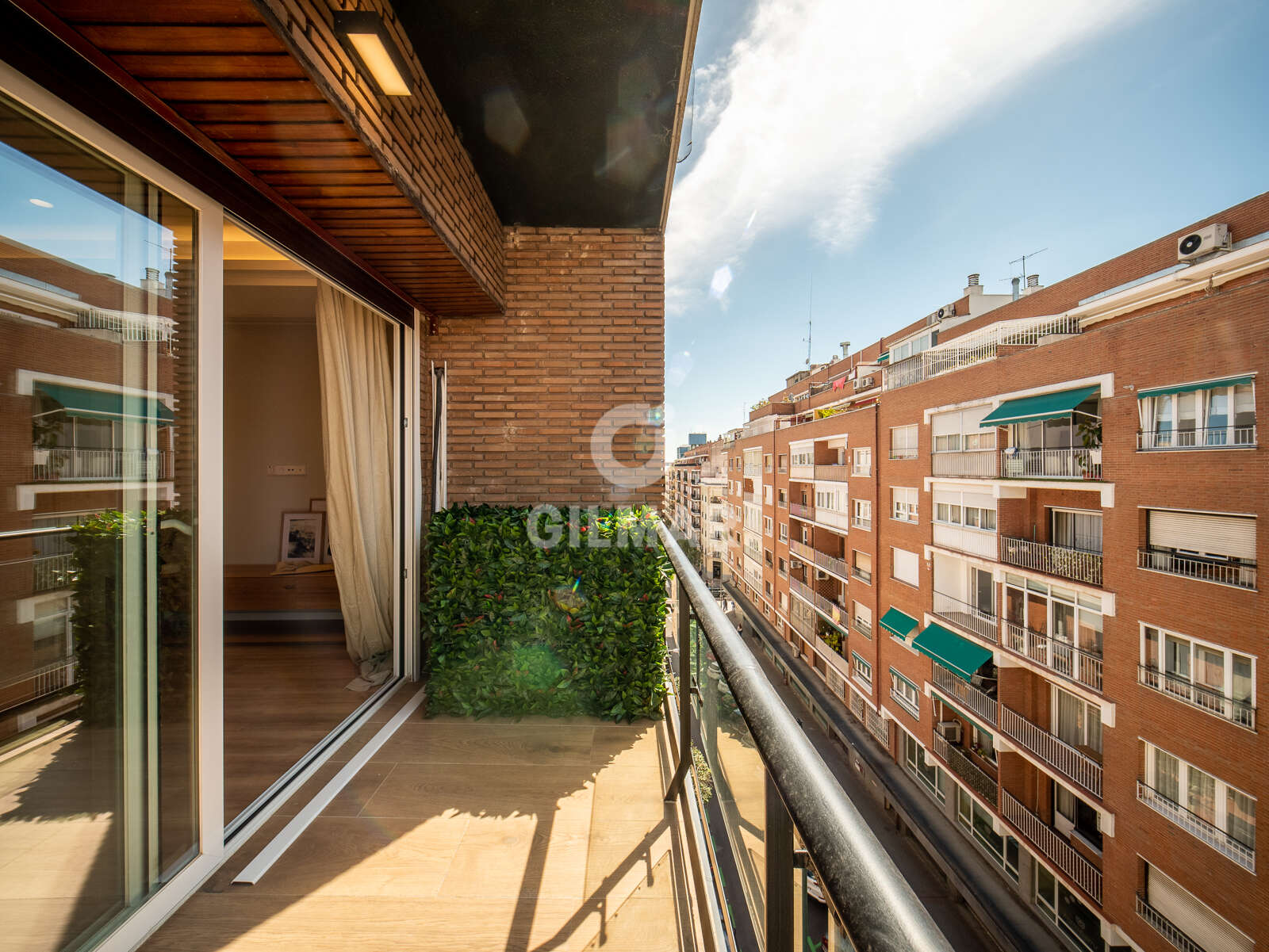 Property slider Gilmar