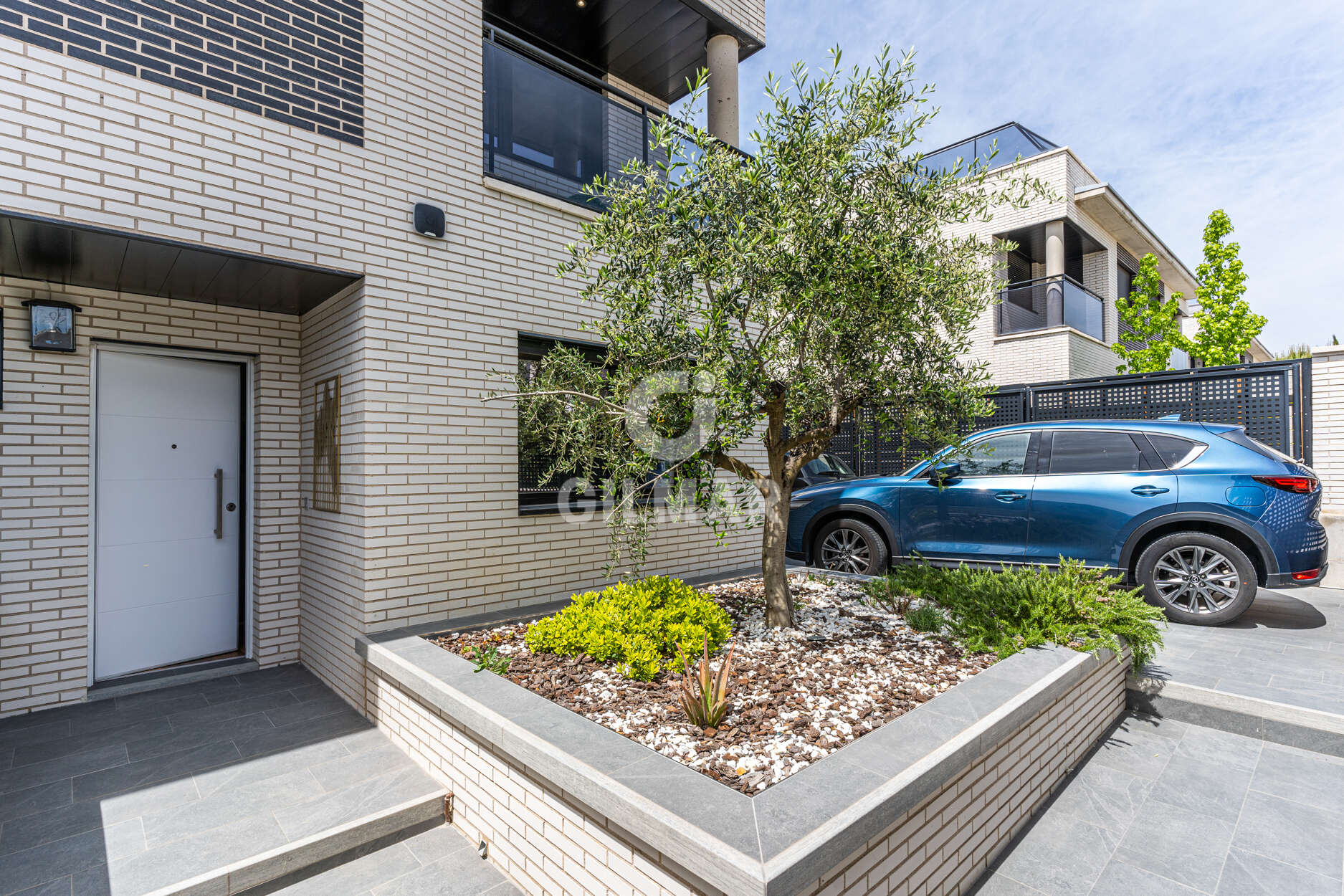 Photo of Semidetached house