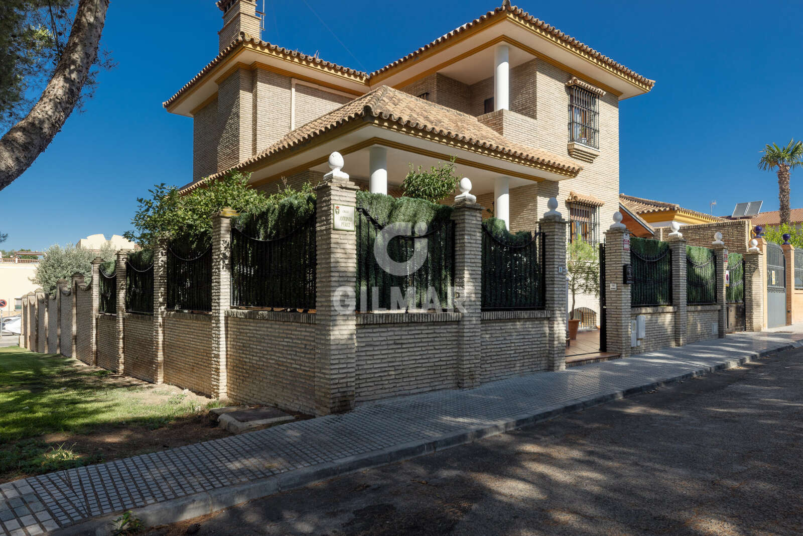 Property slider Gilmar