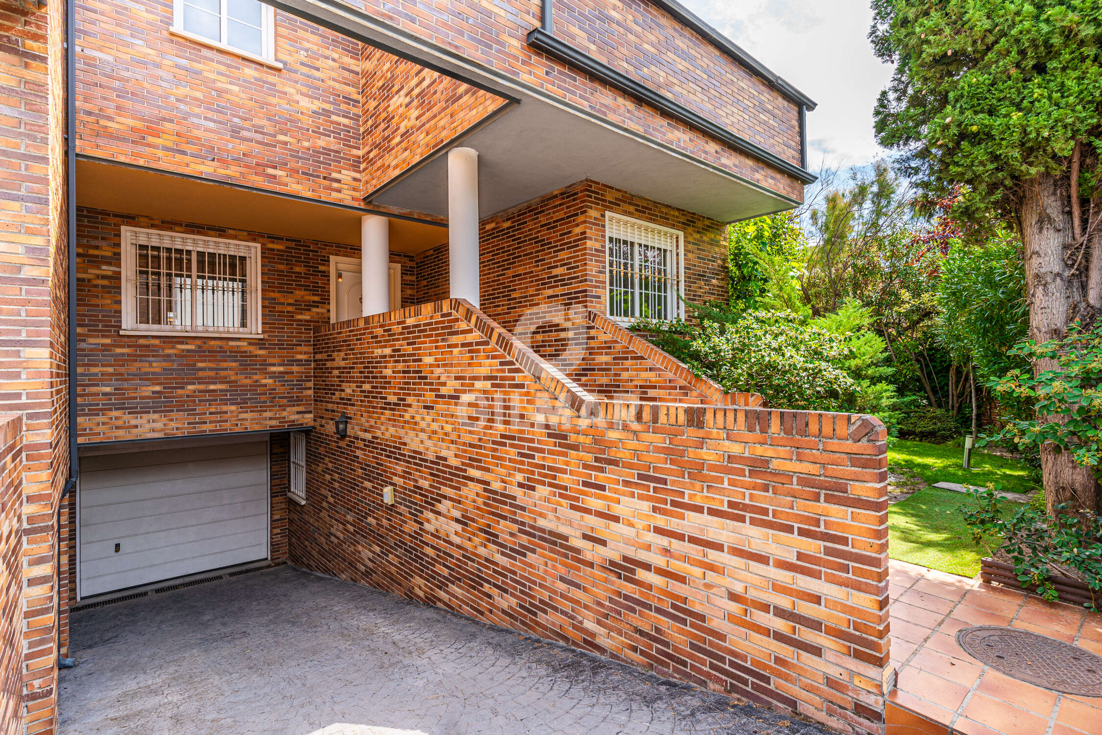 Photo of Semidetached house