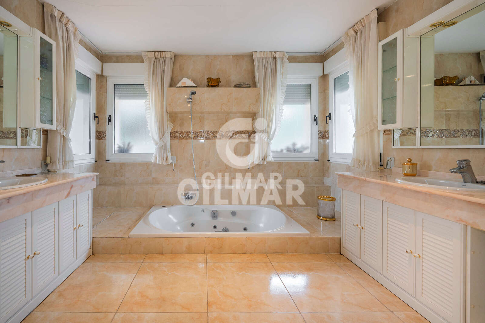 Property slider Gilmar