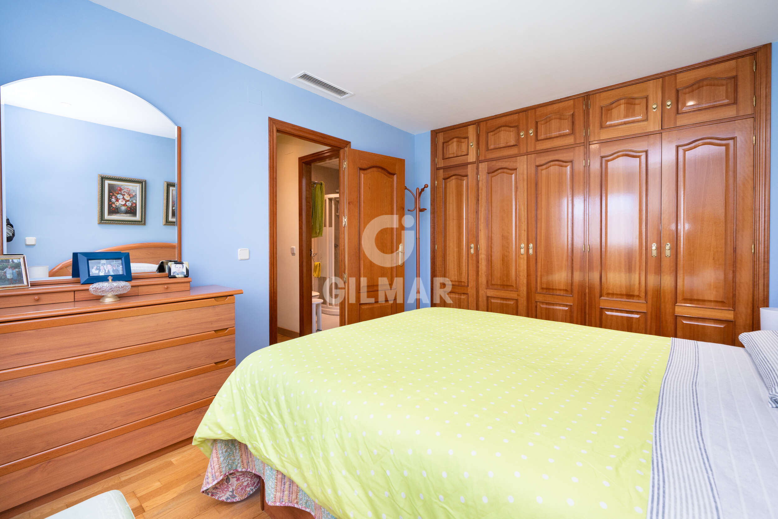 Photo of Semi-detached house