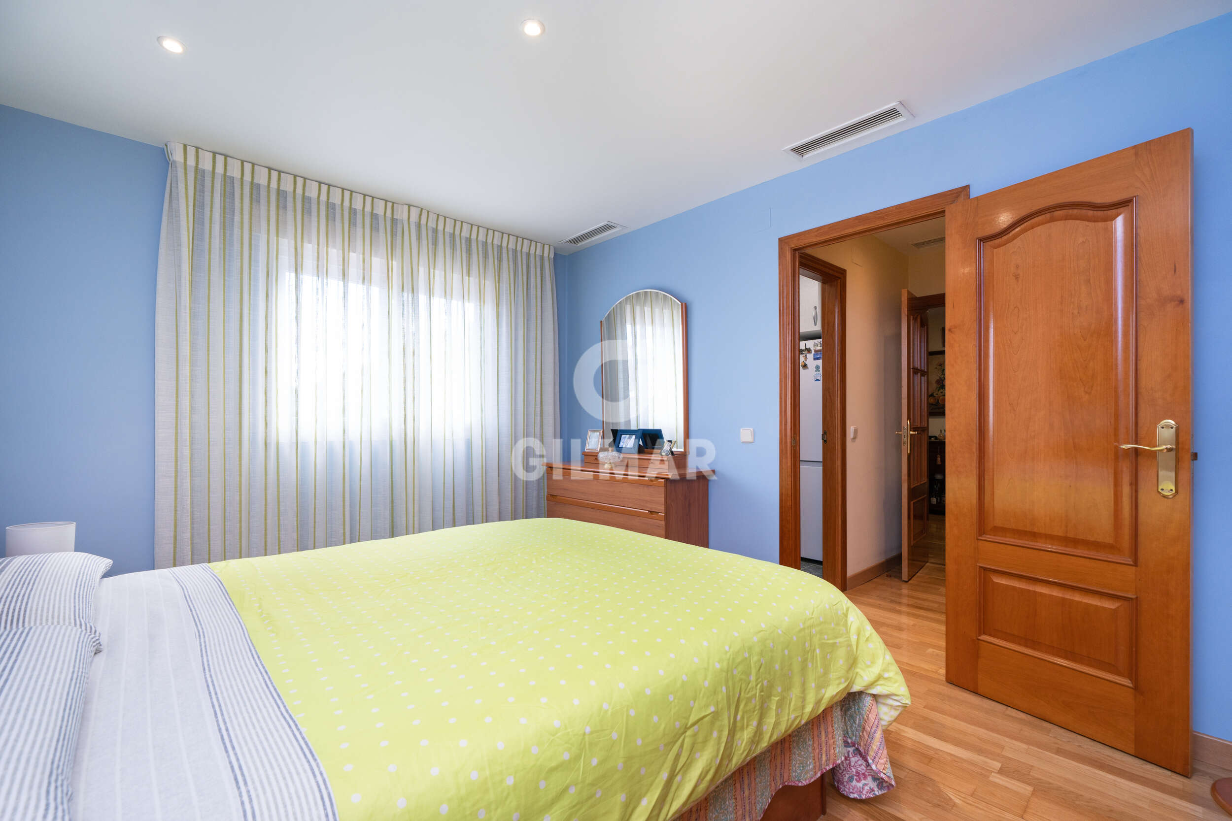 Photo of Semi-detached house