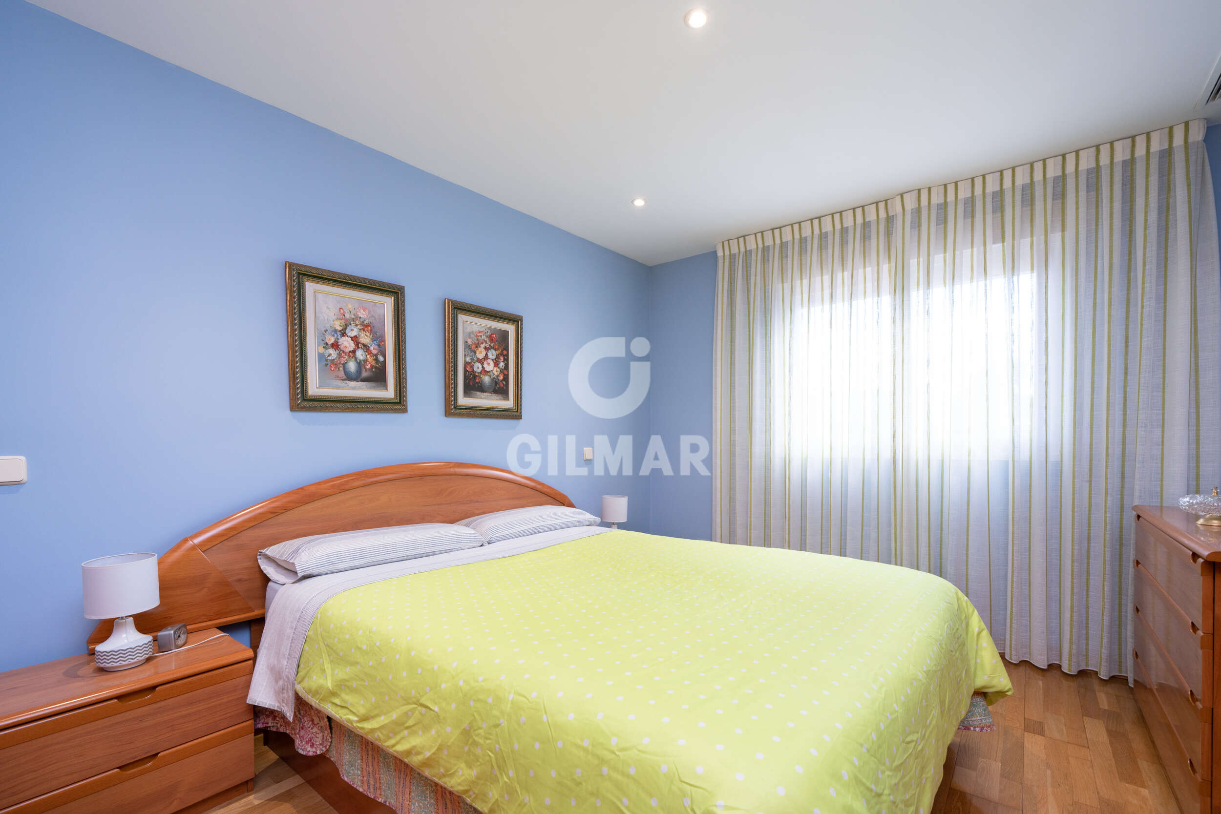 Photo of Semi-detached house