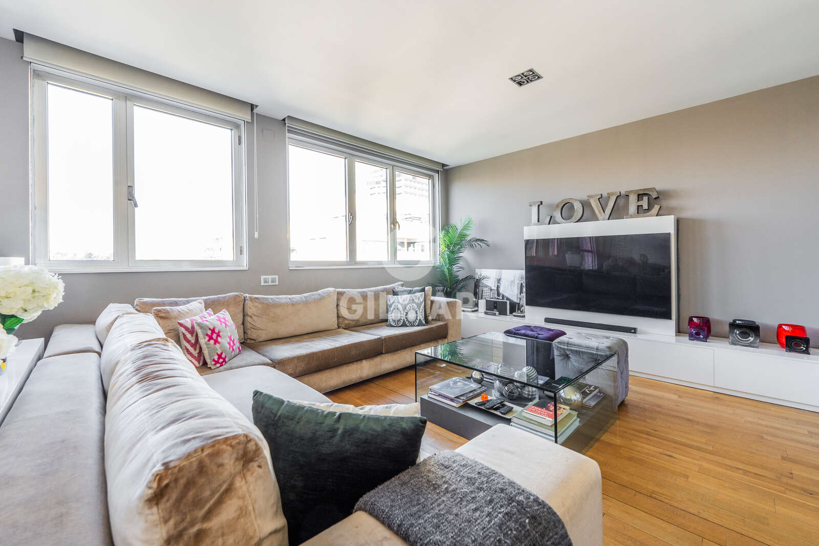 Property slider Gilmar