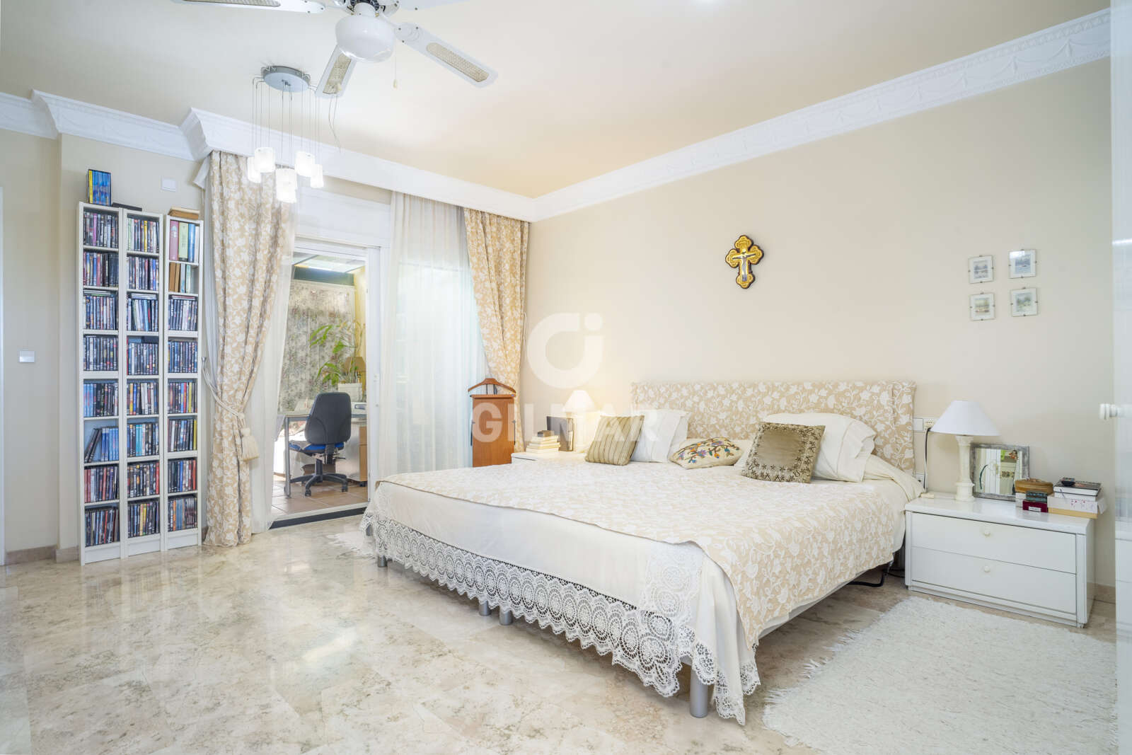Property slider Gilmar