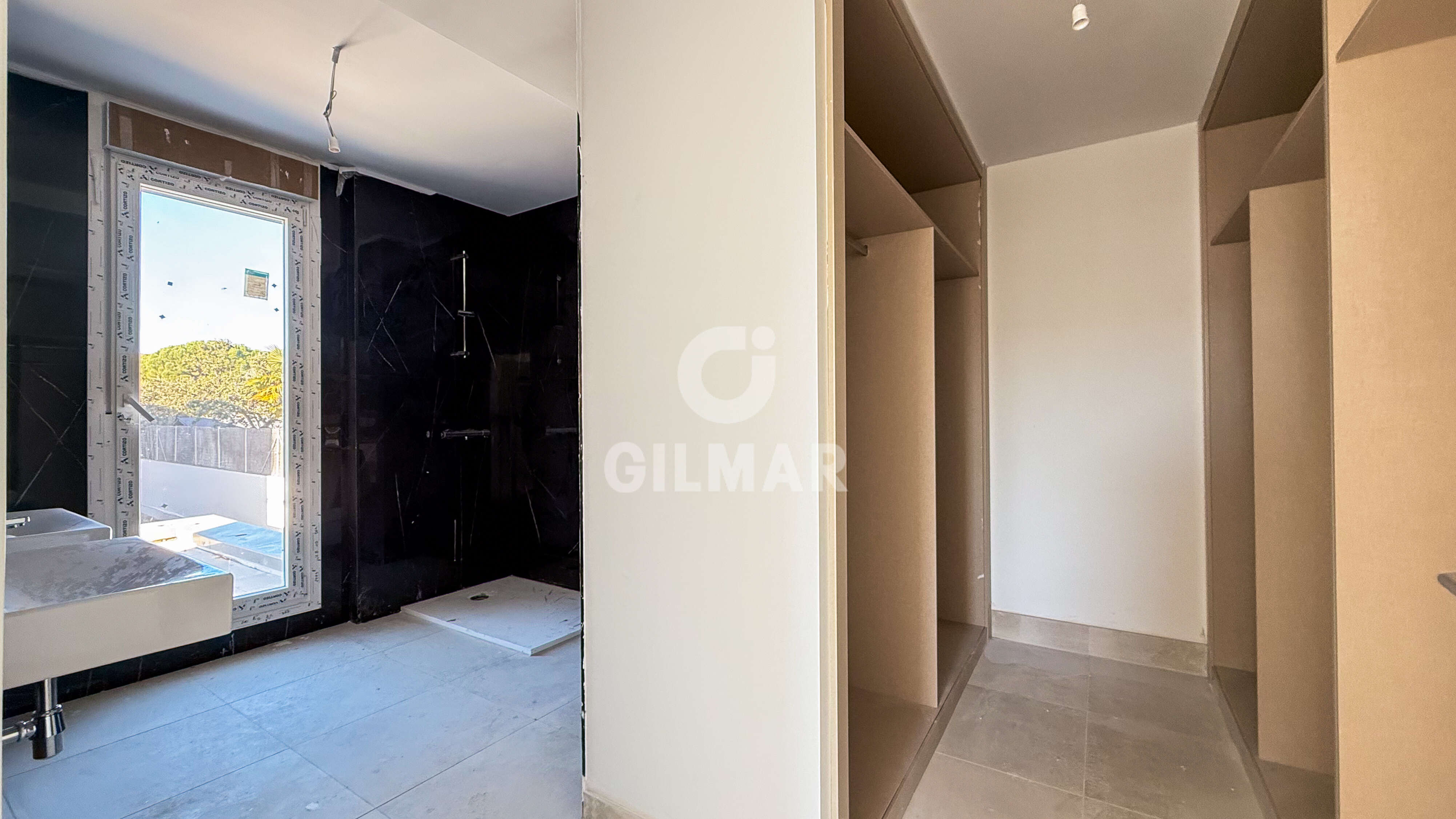 Photo of Semi-detached house