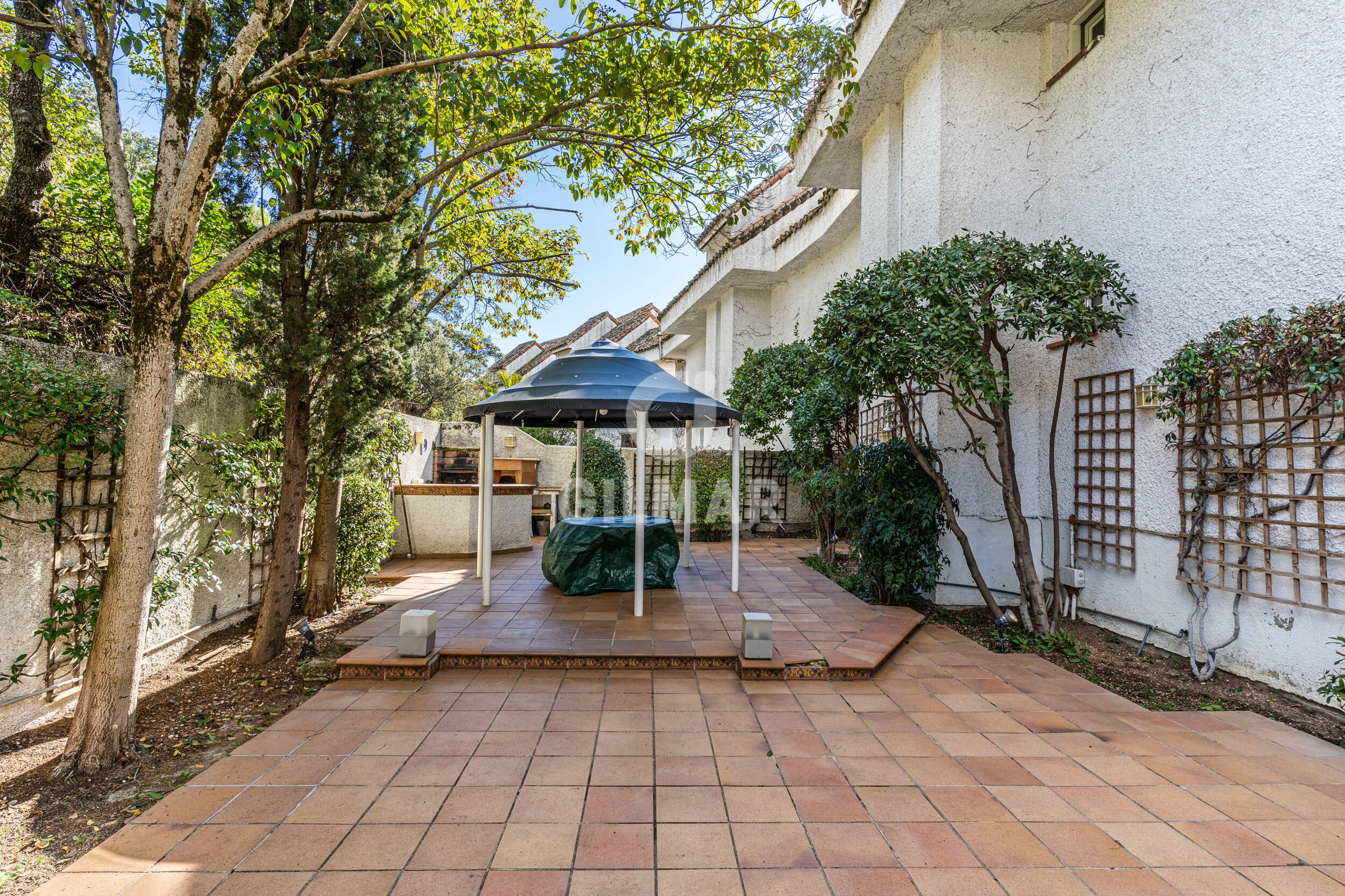 Photo of Semi-detached house