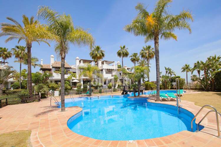 Chalet Adosado en venta en Estepona Este – Málaga | Gilmar Consulting