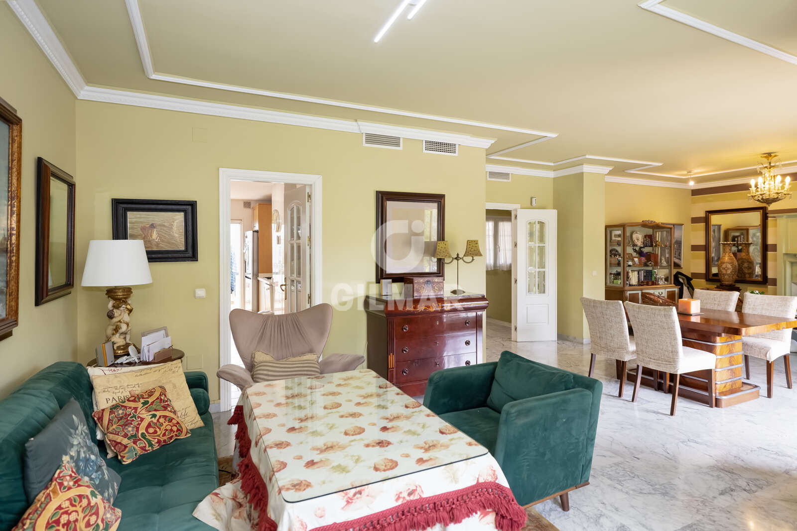 Property slider Gilmar