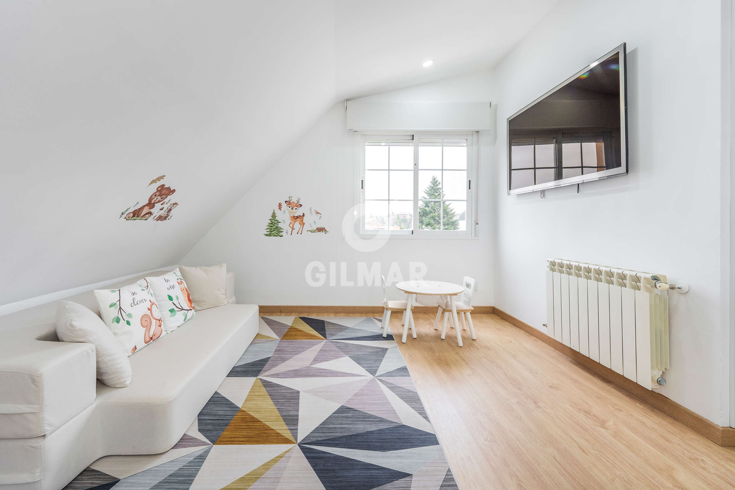 Photo of Semi-detached house