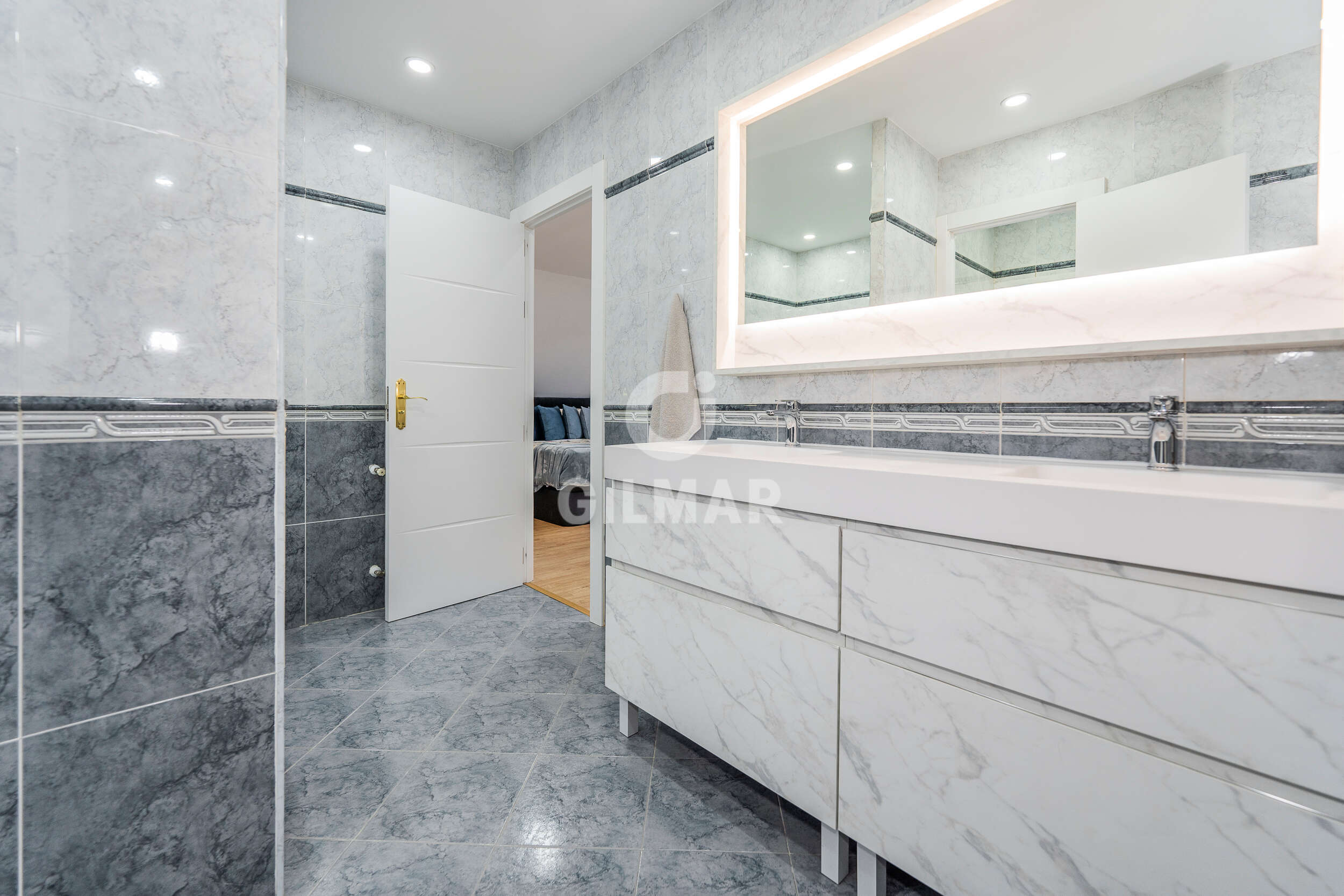 Photo of Semi-detached house