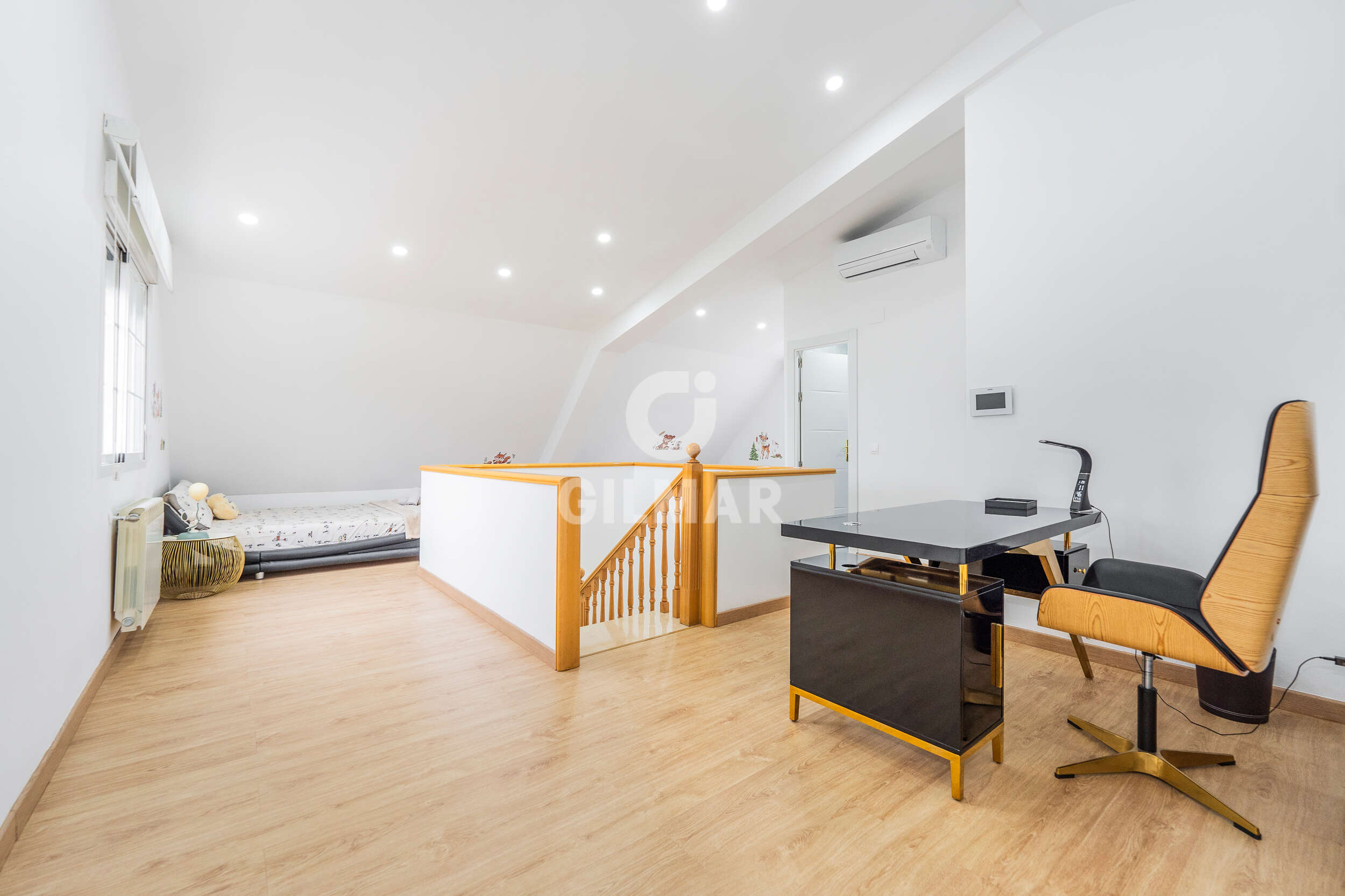 Photo of Semi-detached house