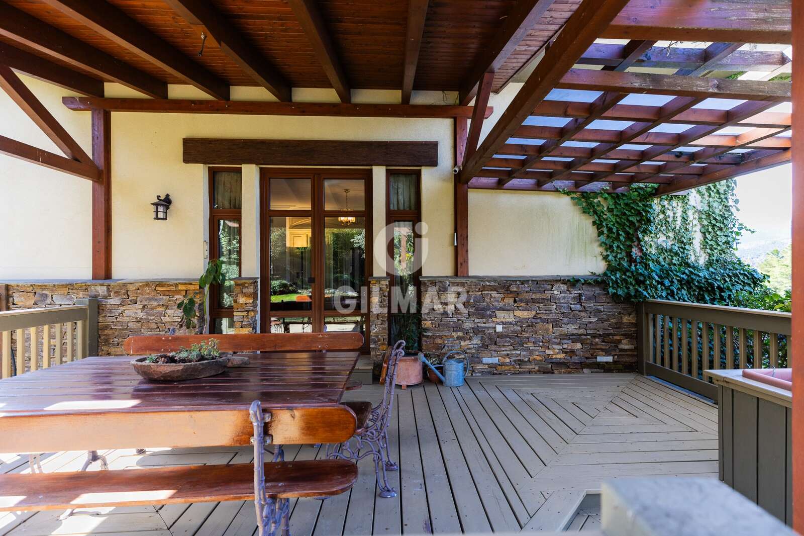 Property slider Gilmar