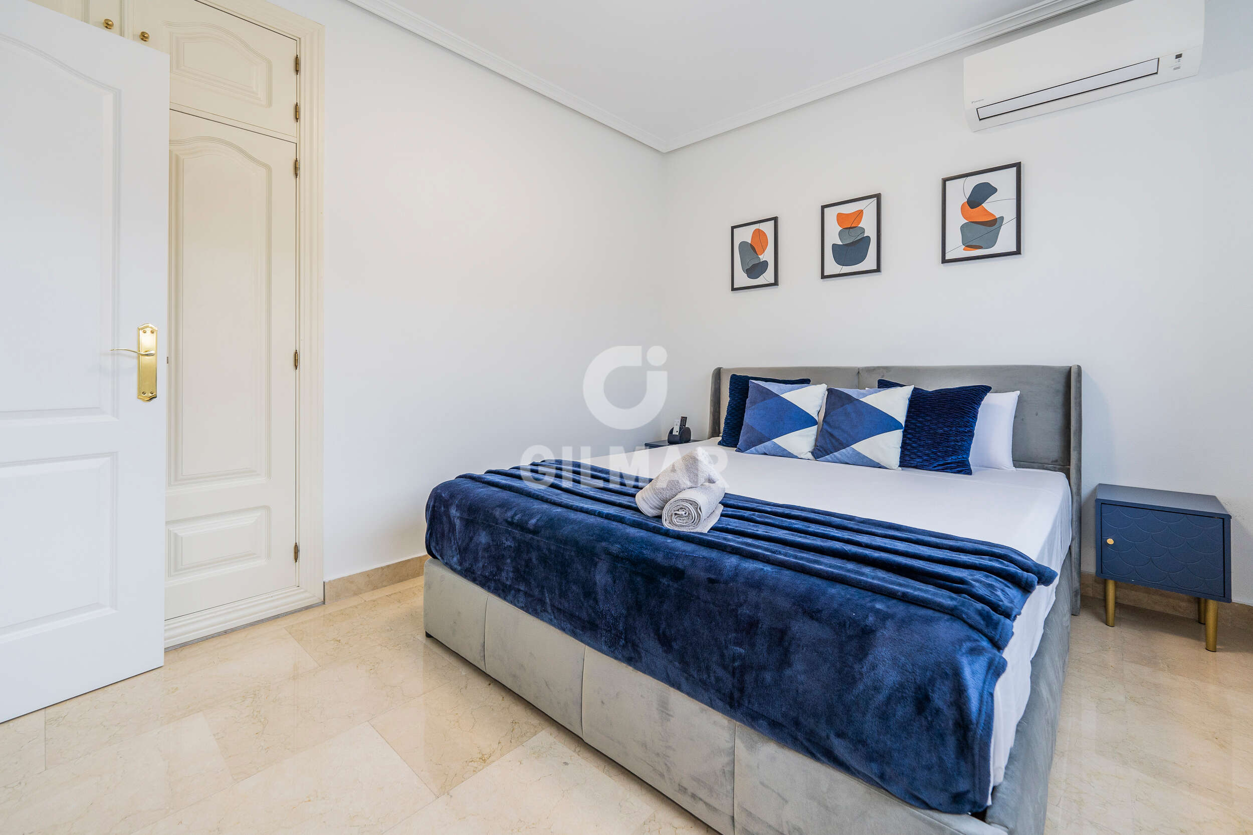 Photo of Semi-detached house