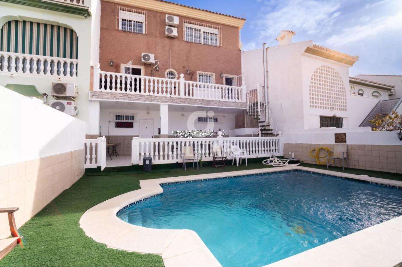Photo of Semi-detached house